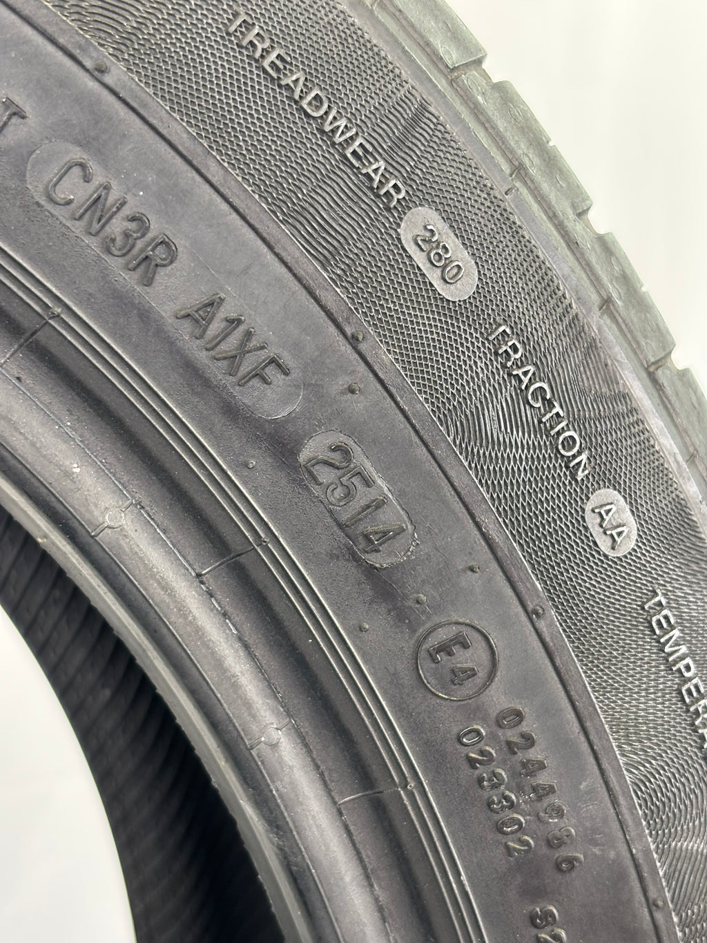215/55 R17 94V Continental ContiPremiumContact 2