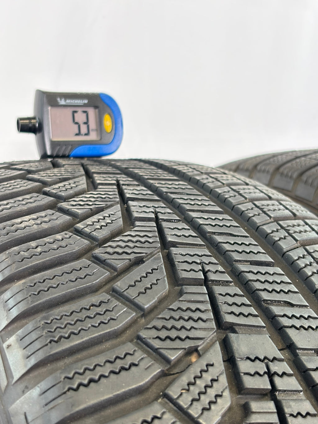 215/55 R17 98V Hankook Wintwe I*cept evo3