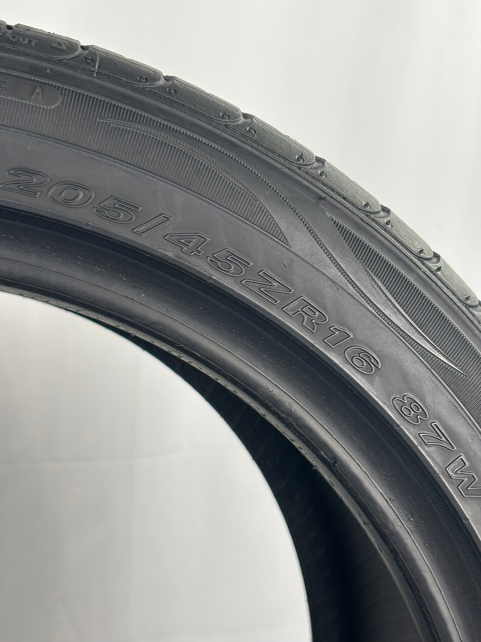 205/45 R16 87W Nexen Nfera SU1