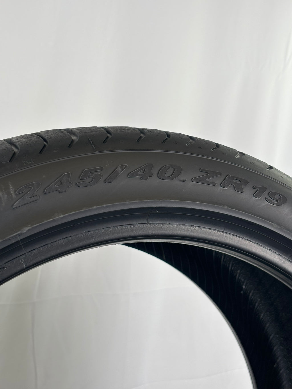 245/40 R19 98Y XL Pirelli Pzero