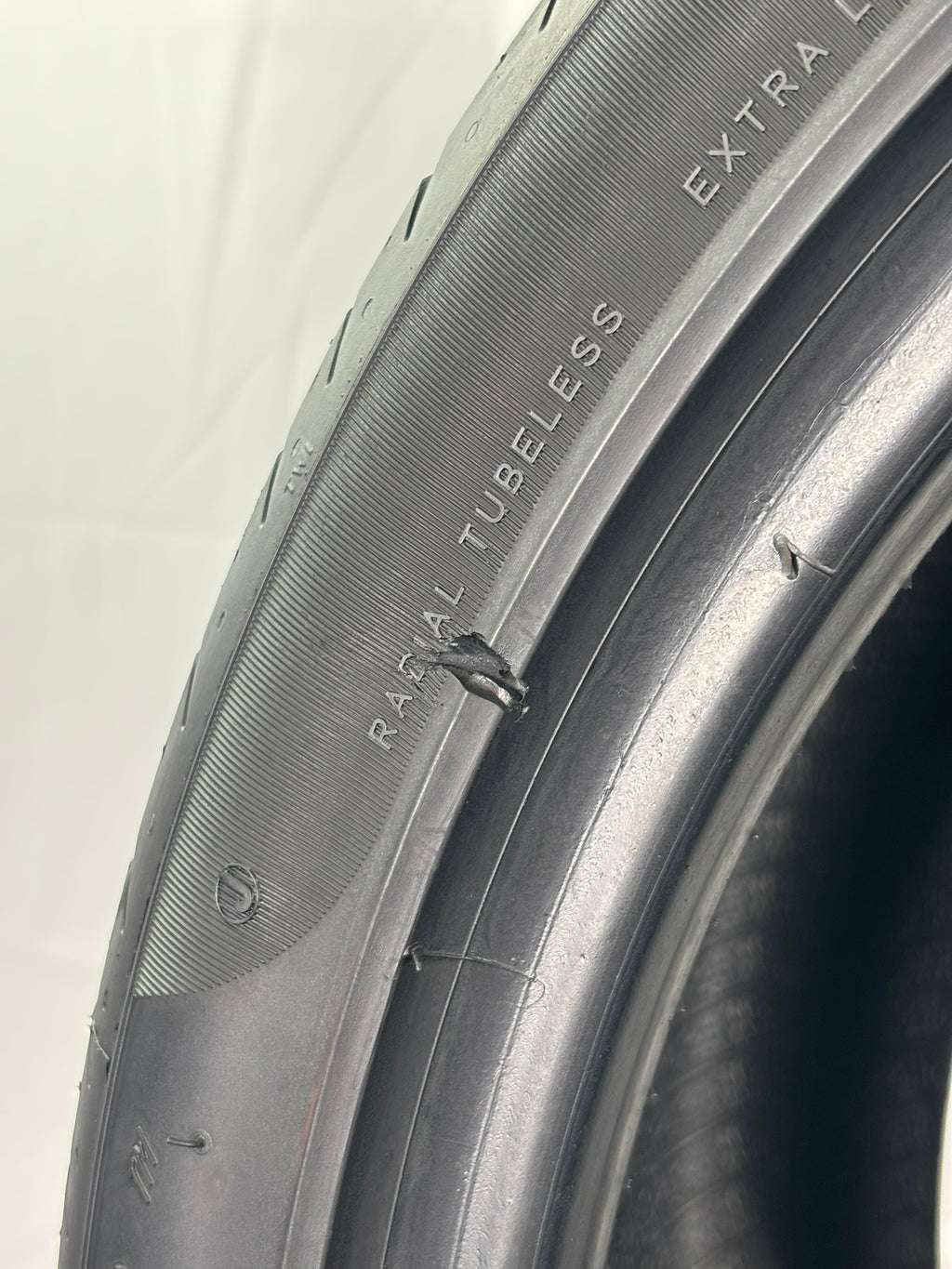 245/40 R19 98Y XL Pirelli Pzero