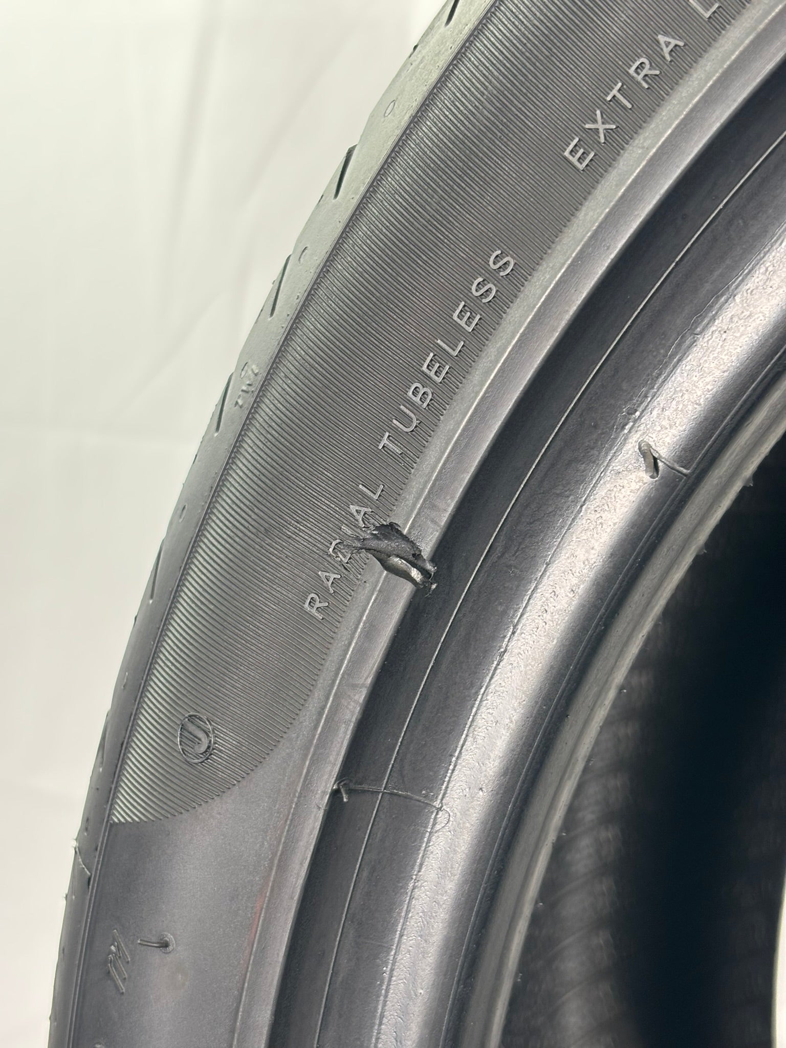 245/40 R19 98Y XL Pirelli Pzero
