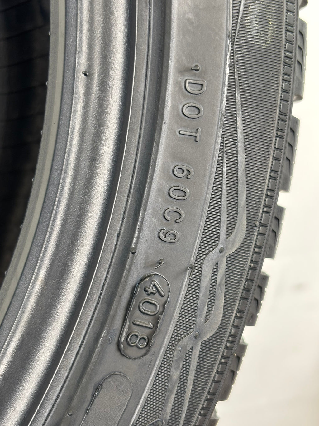 245/40 R17 95H XL Nokian Wr r4 M+S