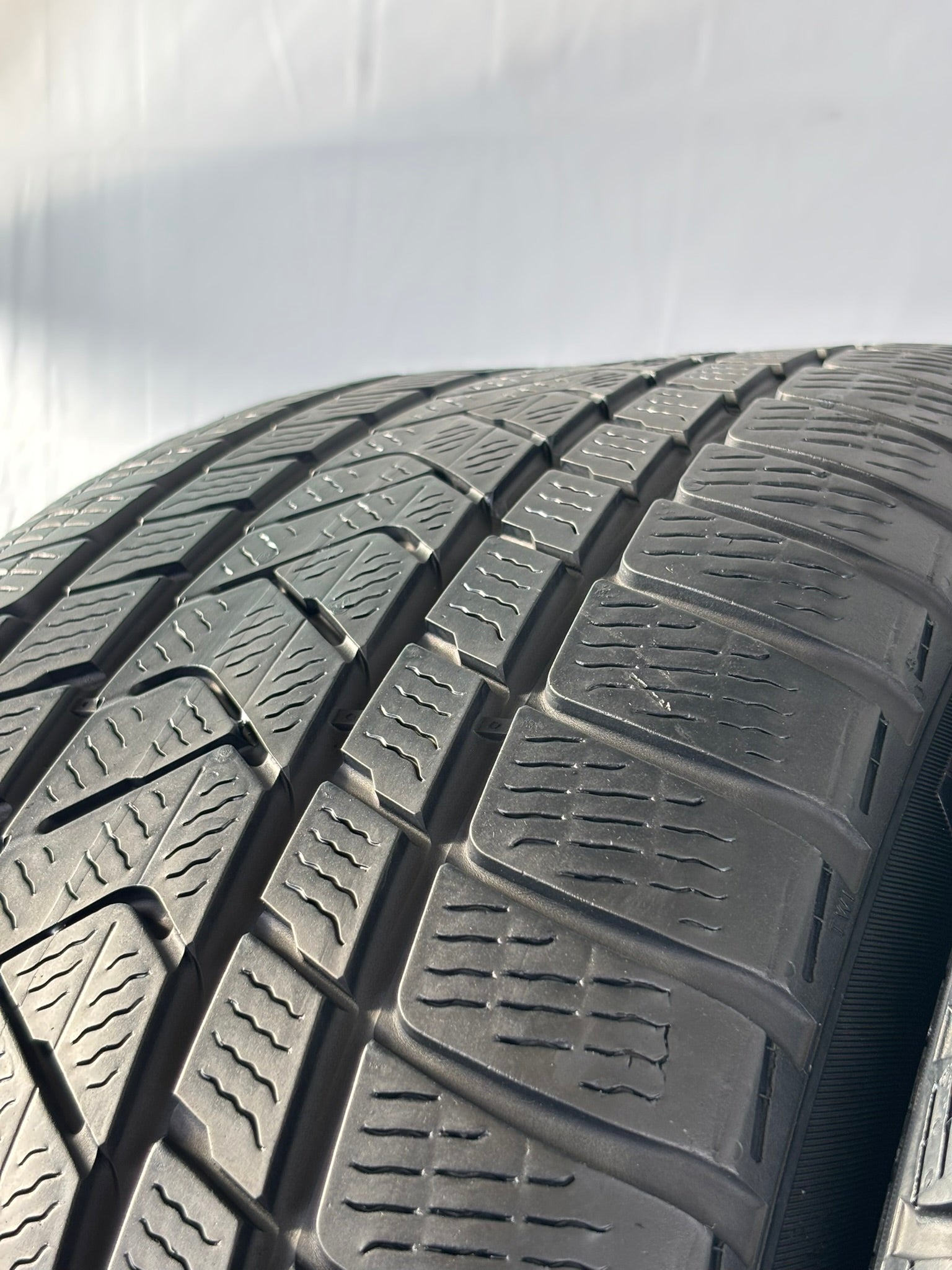 275/40 R19 105V RFT Pirelli SottoZero Winter M+S