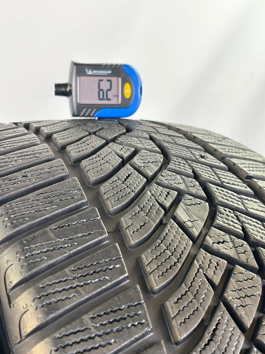 235/35 R19 91W XL Good Year Ultra Grip M+S