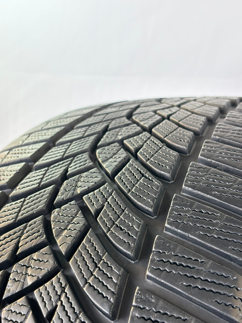 235/35 R19 91W XL Good Year Ultra Grip M+S