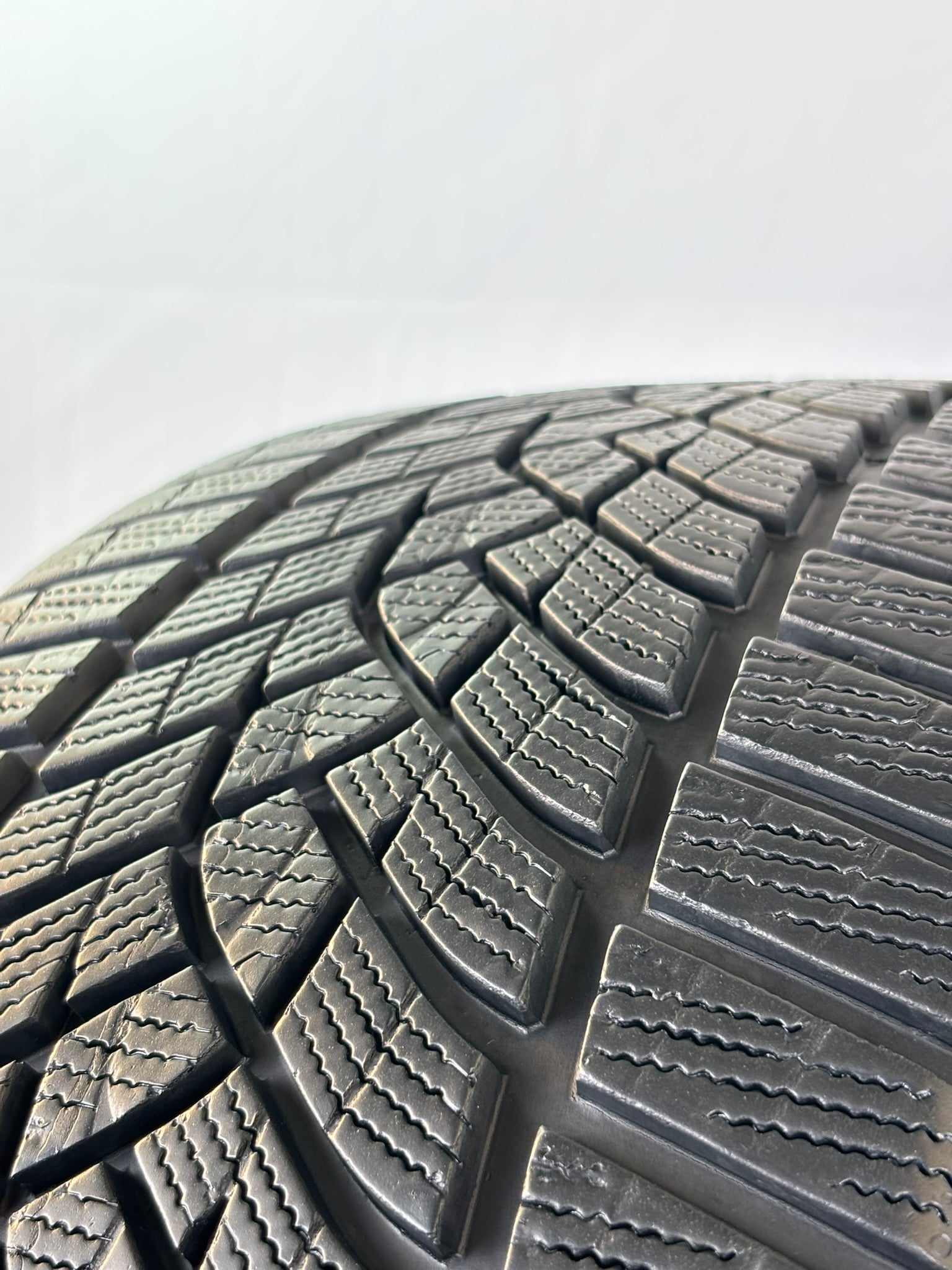 235/35 R19 91W XL Good Year Ultra Grip M+S