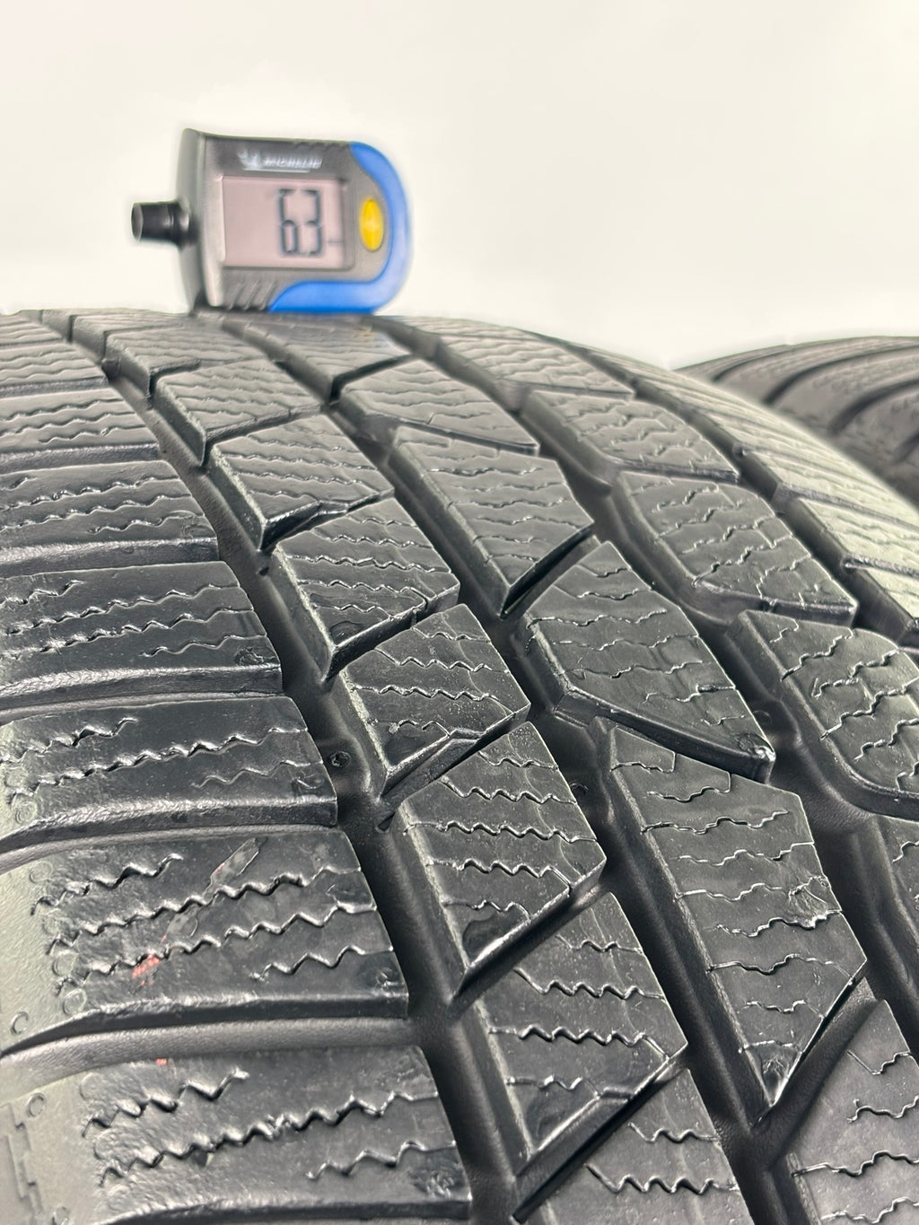 235/45 R19 99V XL Continental ContiWinterContact AO M+S