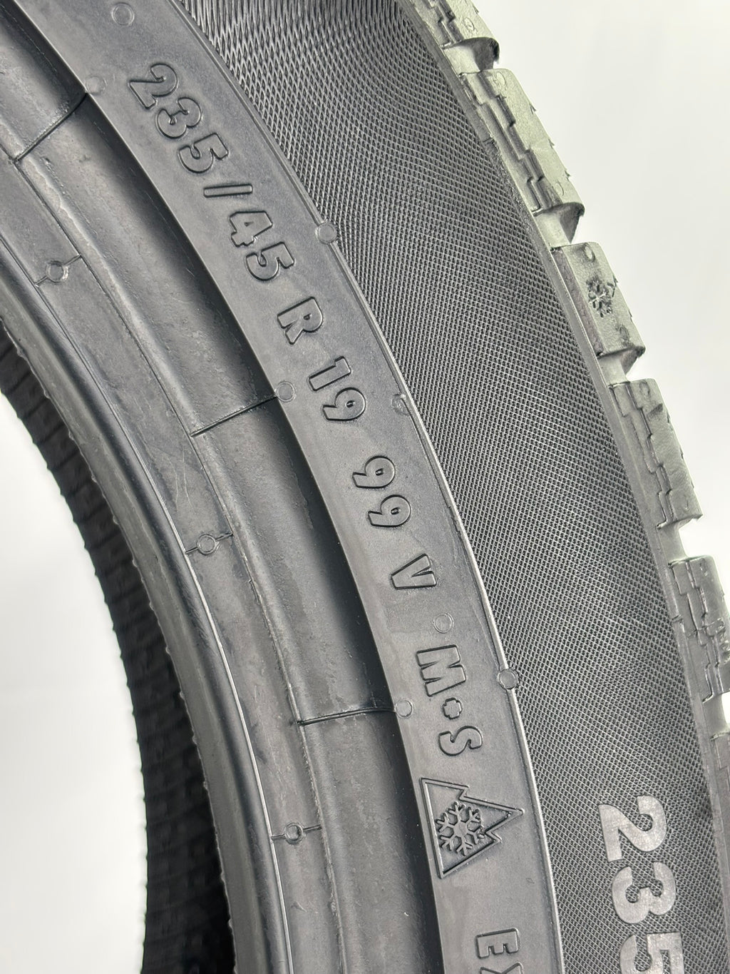 235/45 R19 99V XL Continental ContiWinterContact AO M+S