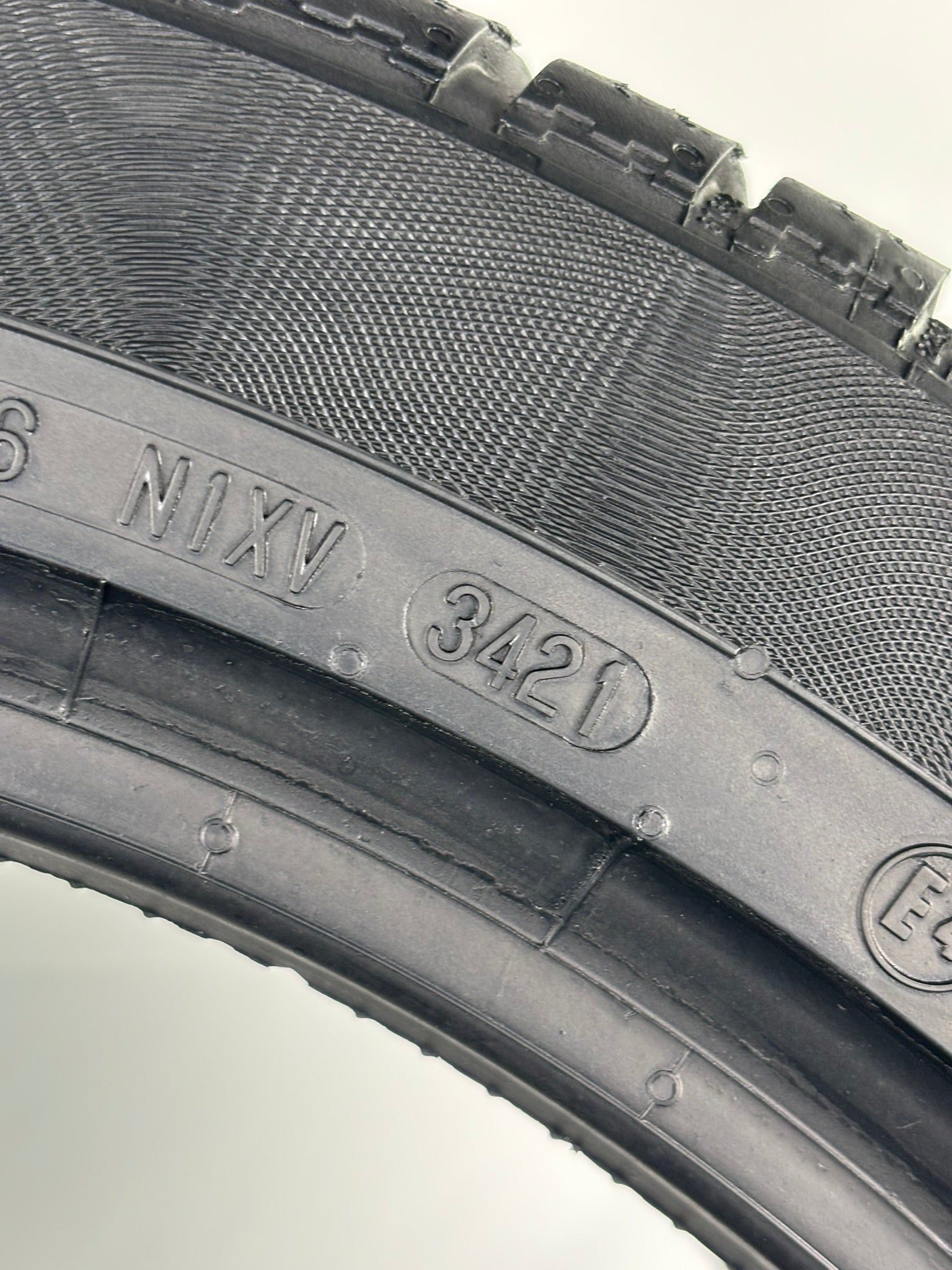 235/45 R19 99V XL Continental ContiWinterContact AO M+S