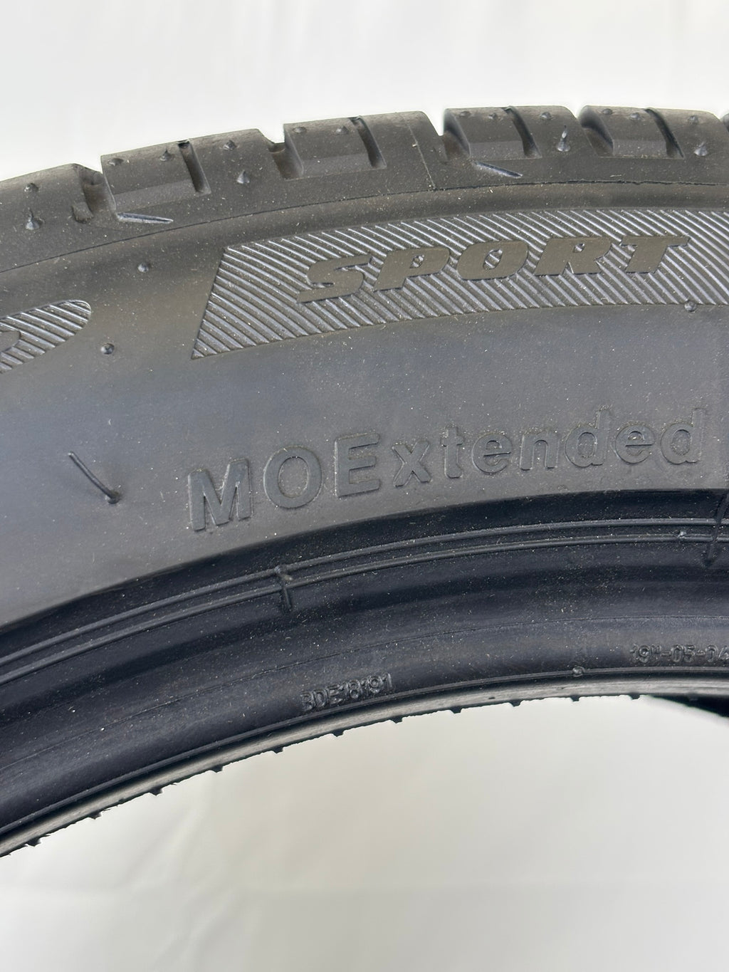 235/45 R19 95V Bridgestone Dueler H/P Sport RFT MO