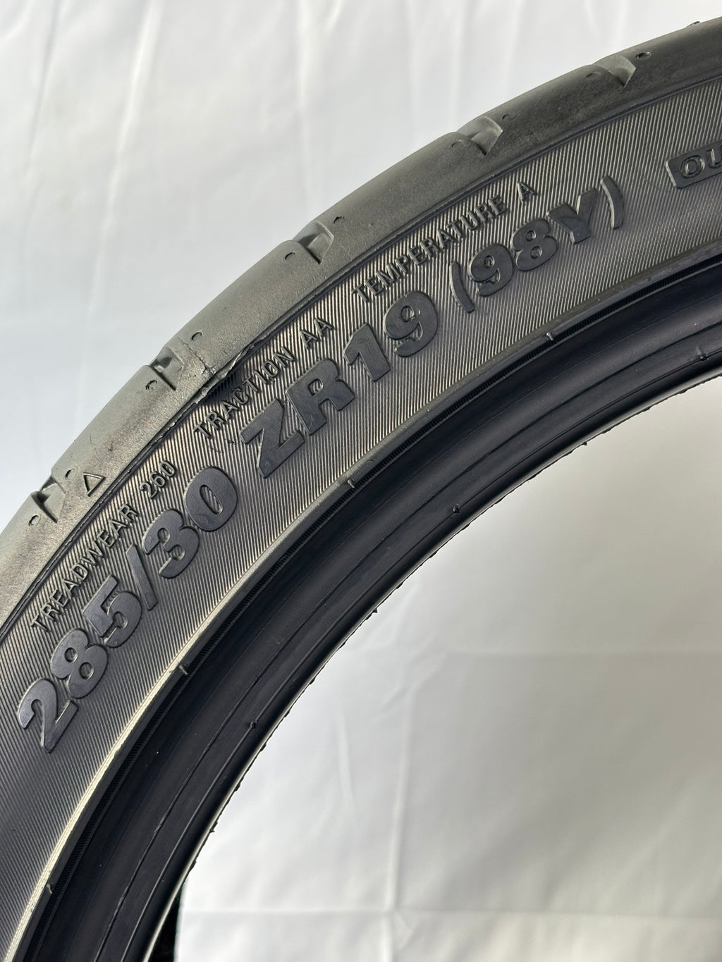 285/30 R19 98Y Kumho Ecsta Ps91