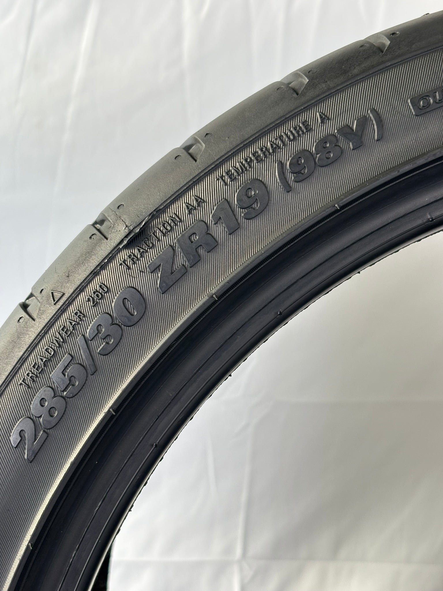 285/30 R19 98Y Kumho Ecsta Ps91