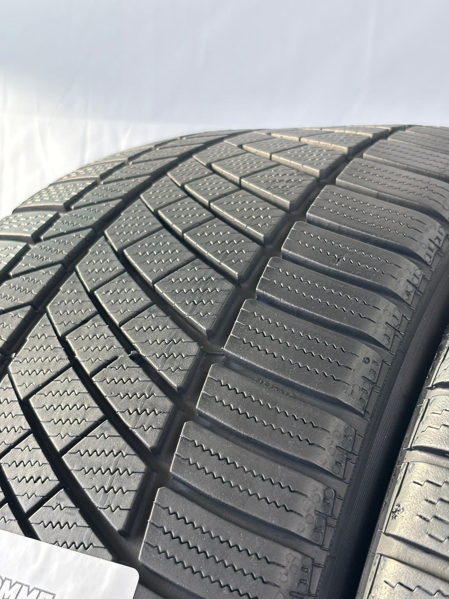 255/40 R18 99V XL Continental ContiWinter Contact