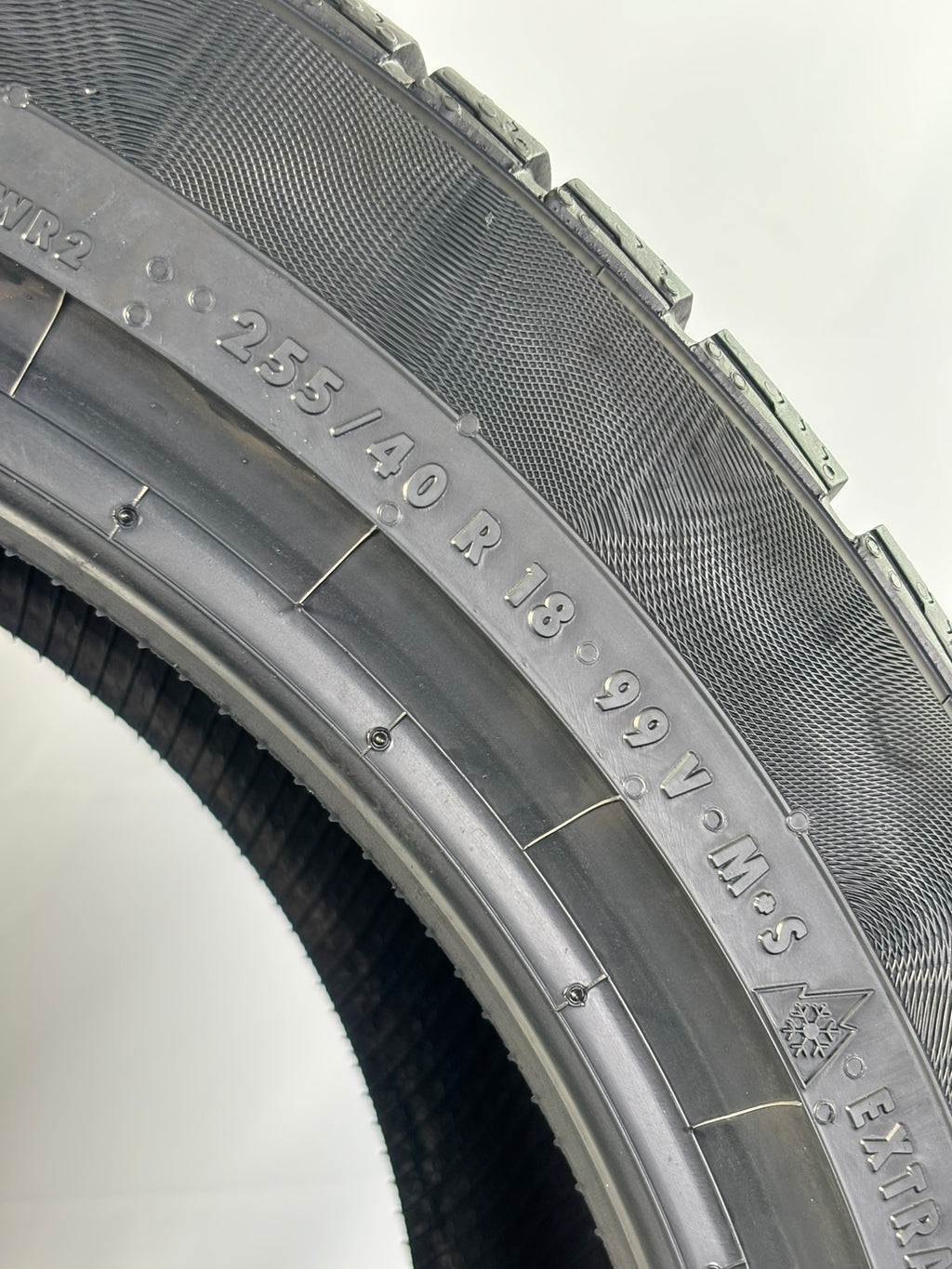255/40 R18 99V XL Continental ContiWinter Contact
