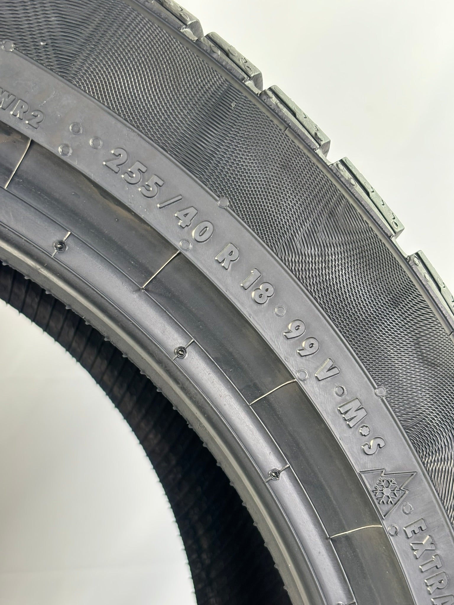 255/40 R18 99V XL Continental ContiWinter Contact