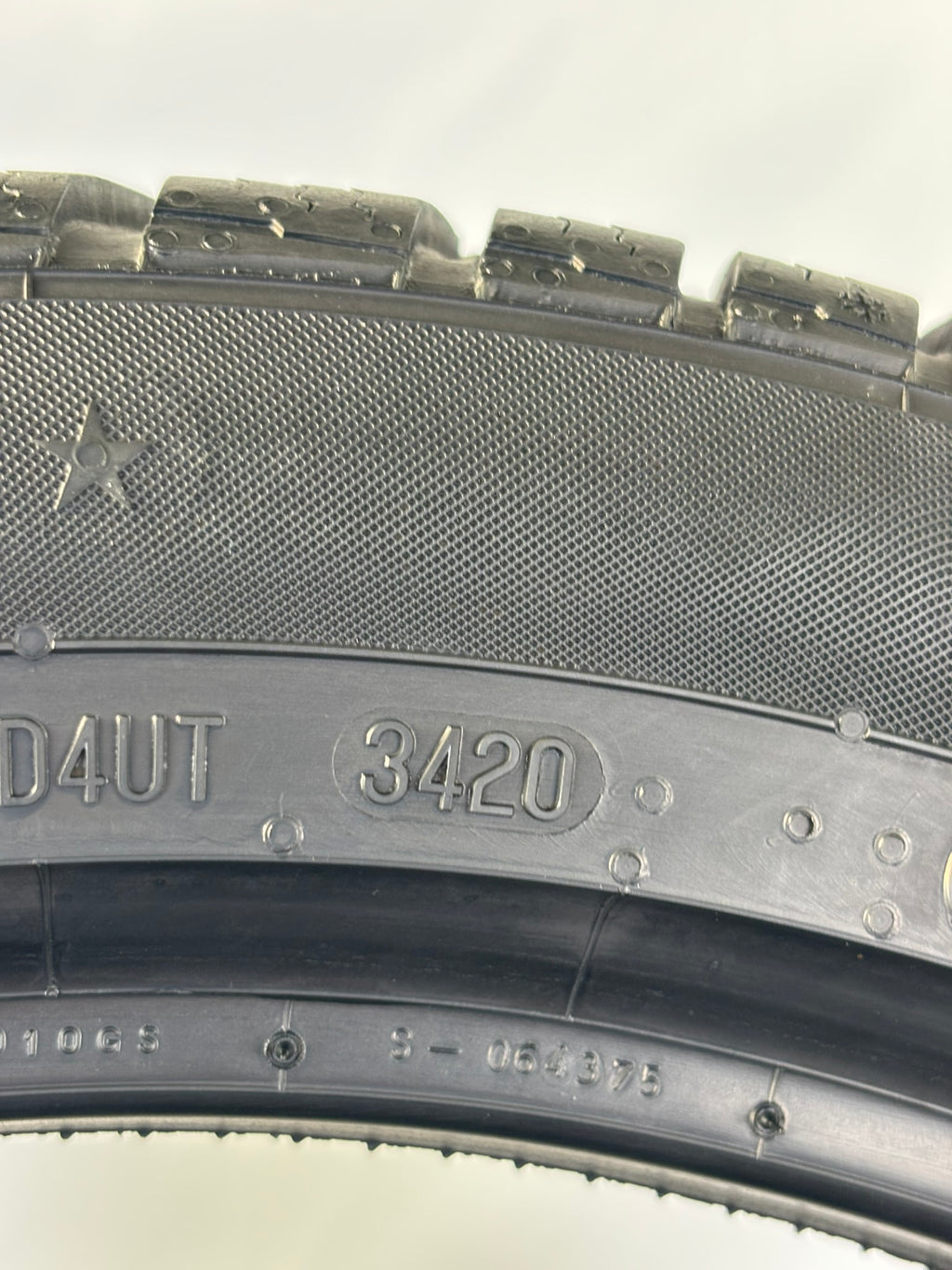 255/40 R18 99V XL Continental ContiWinter Contact