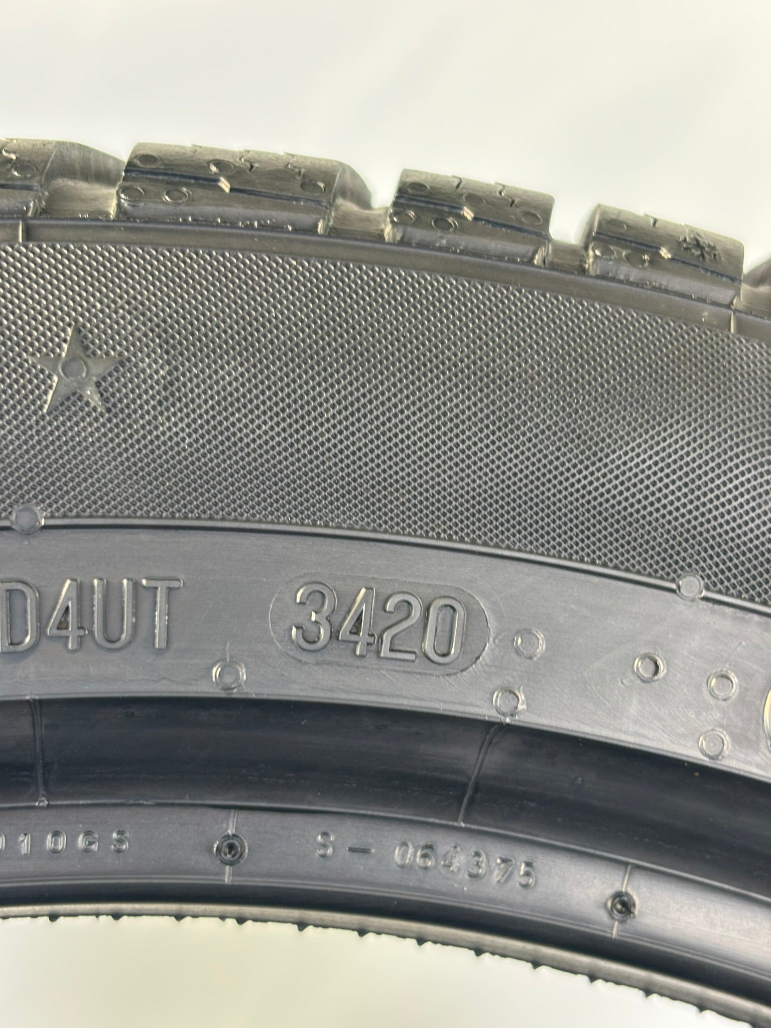 255/40 R18 99V XL Continental ContiWinter Contact