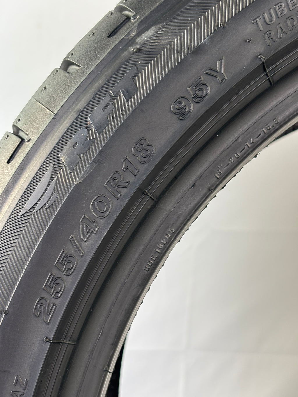 255/40 R18 95Y Bridgestone Aleanza S001 RSC