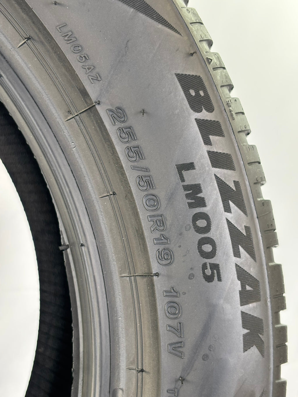 255/50 R19 107V Bridgestone Blizzak Lm005 M+S