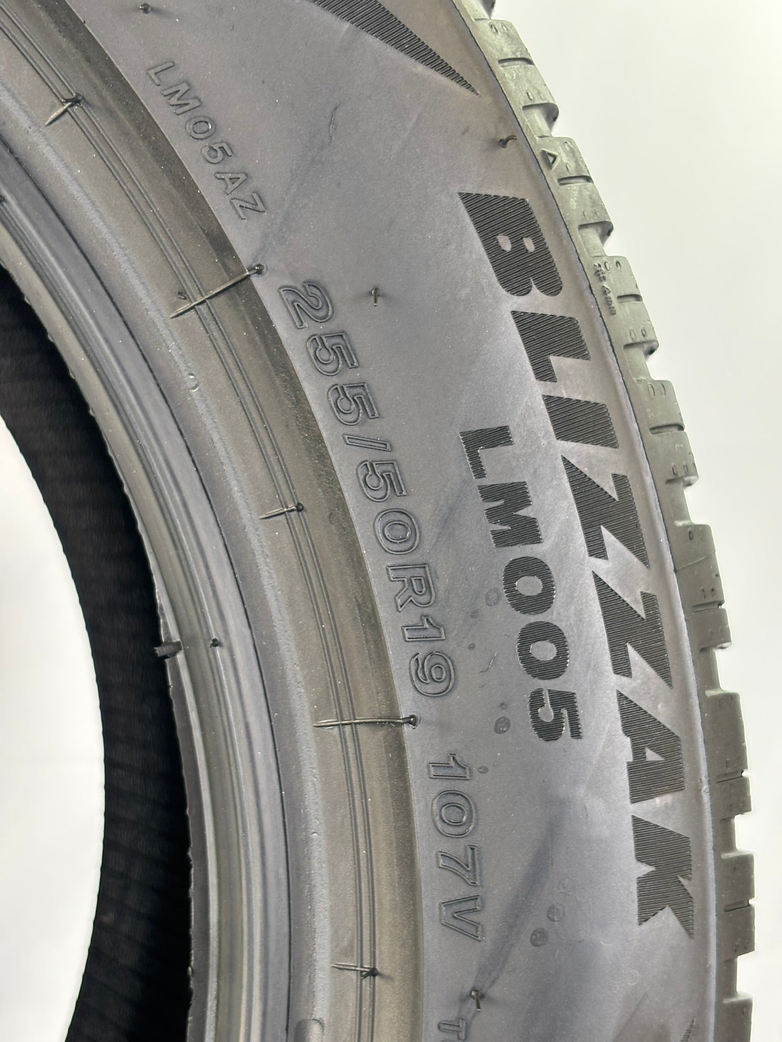 255/50 R19 107V Bridgestone Blizzak Lm005 M+S