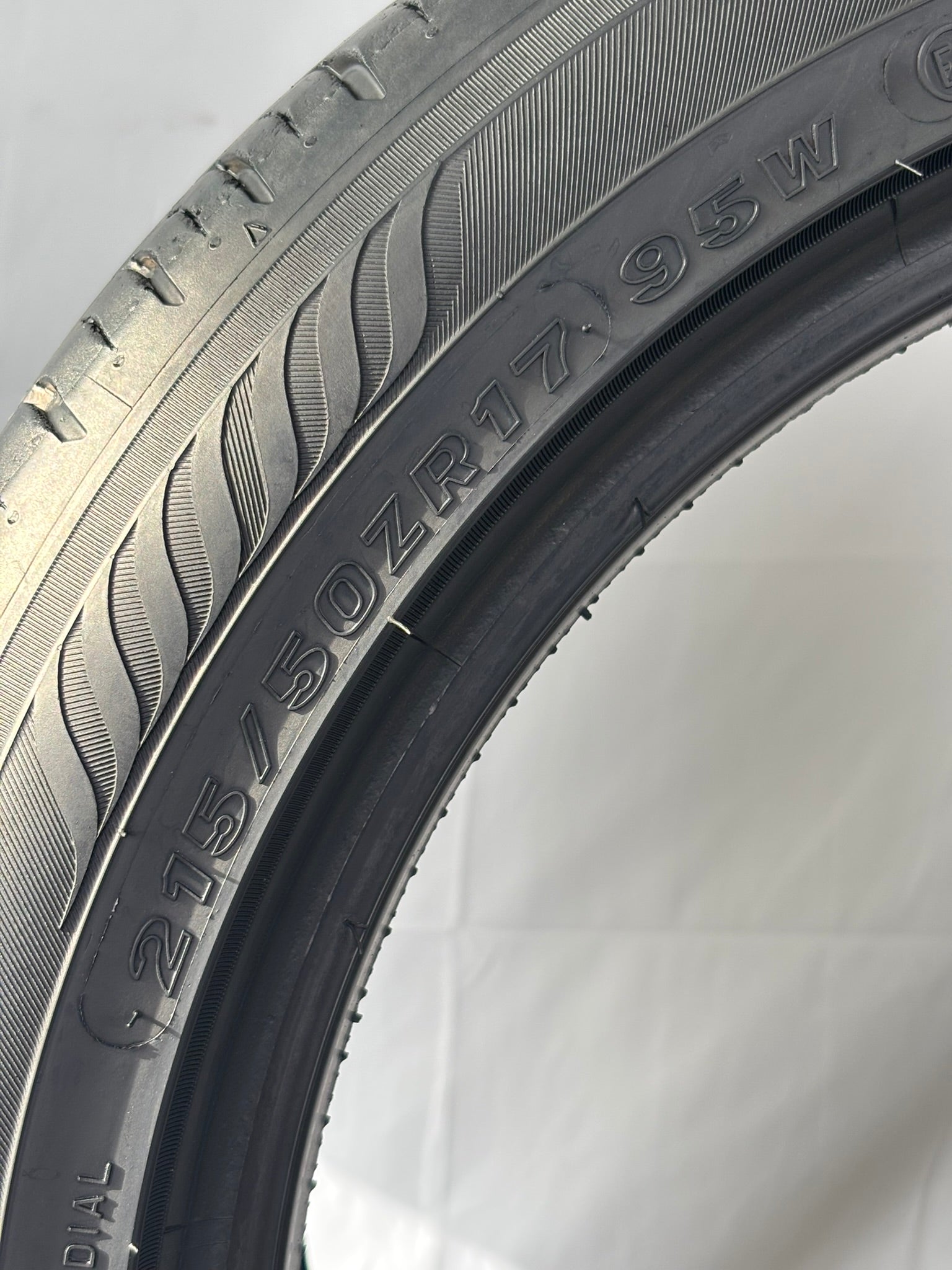 215/50 R17 95W XL Medallion Cst Md-A7