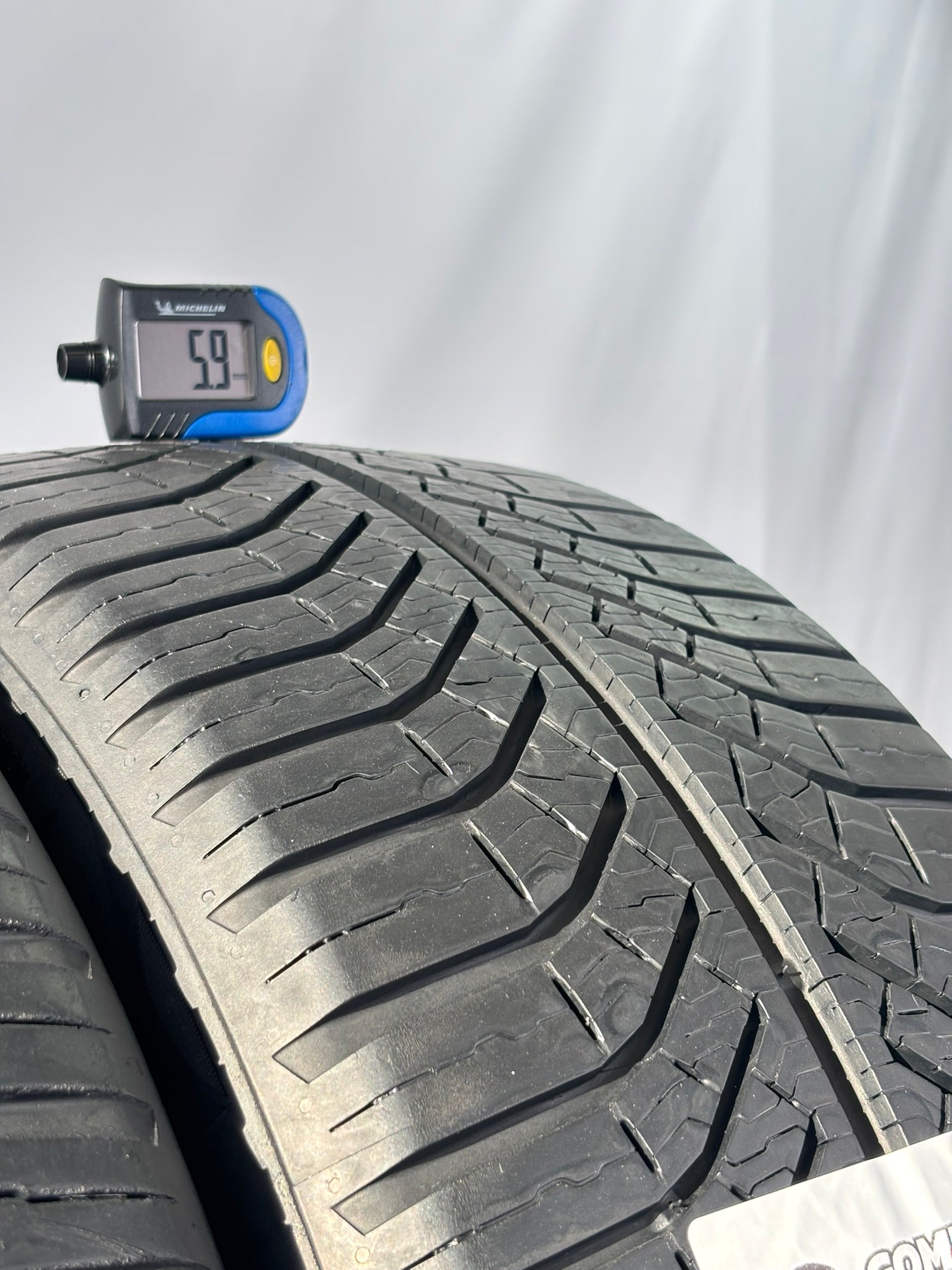 215/50 R17 95W XL Giti All Season