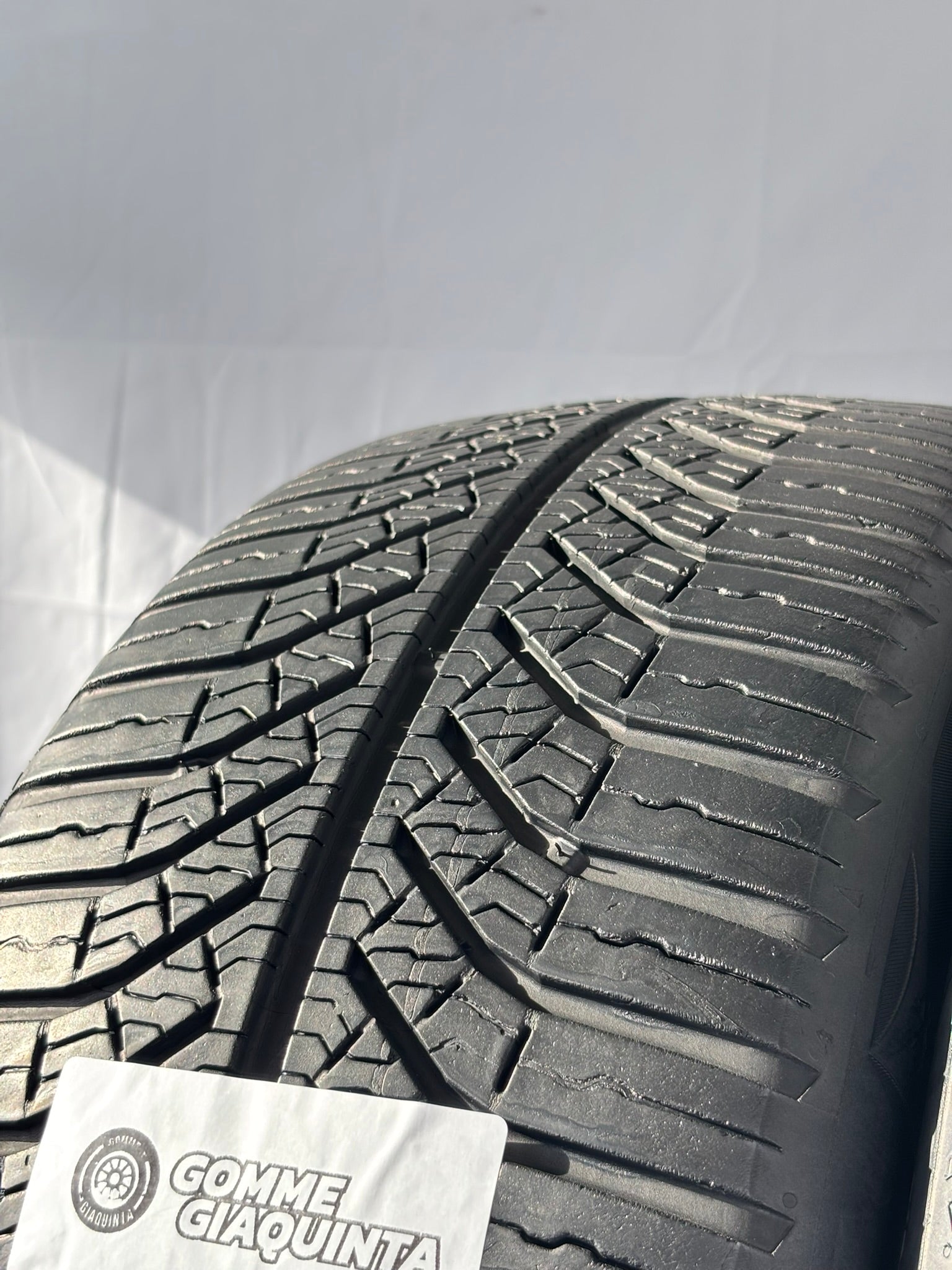 215/50 R17 95W XL Giti All Season