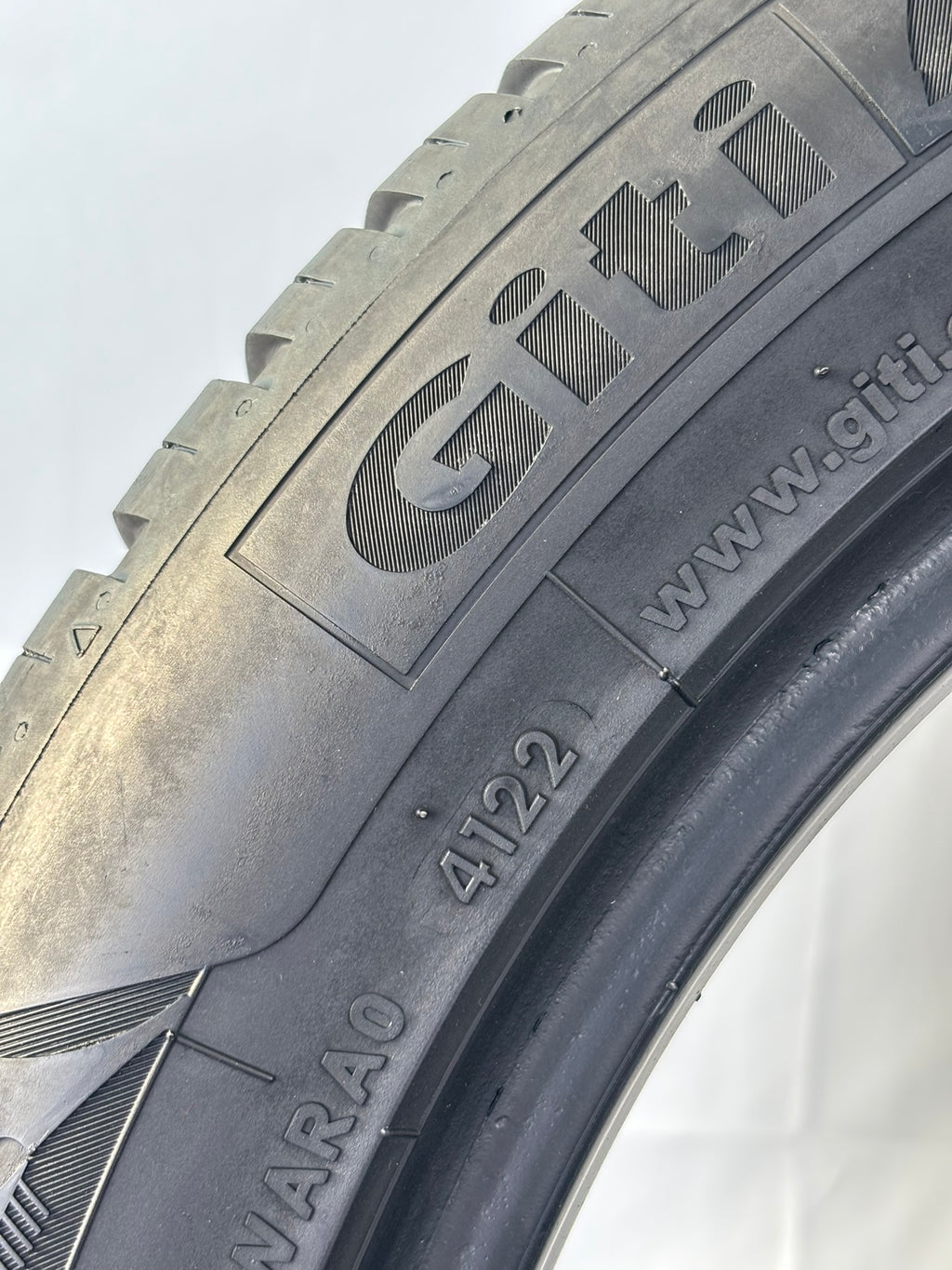 215/50 R17 95W XL Giti All Season