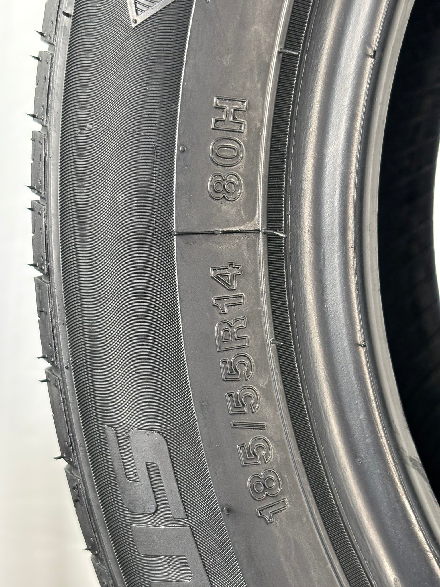 185 55 R14 80H Aplus M+S