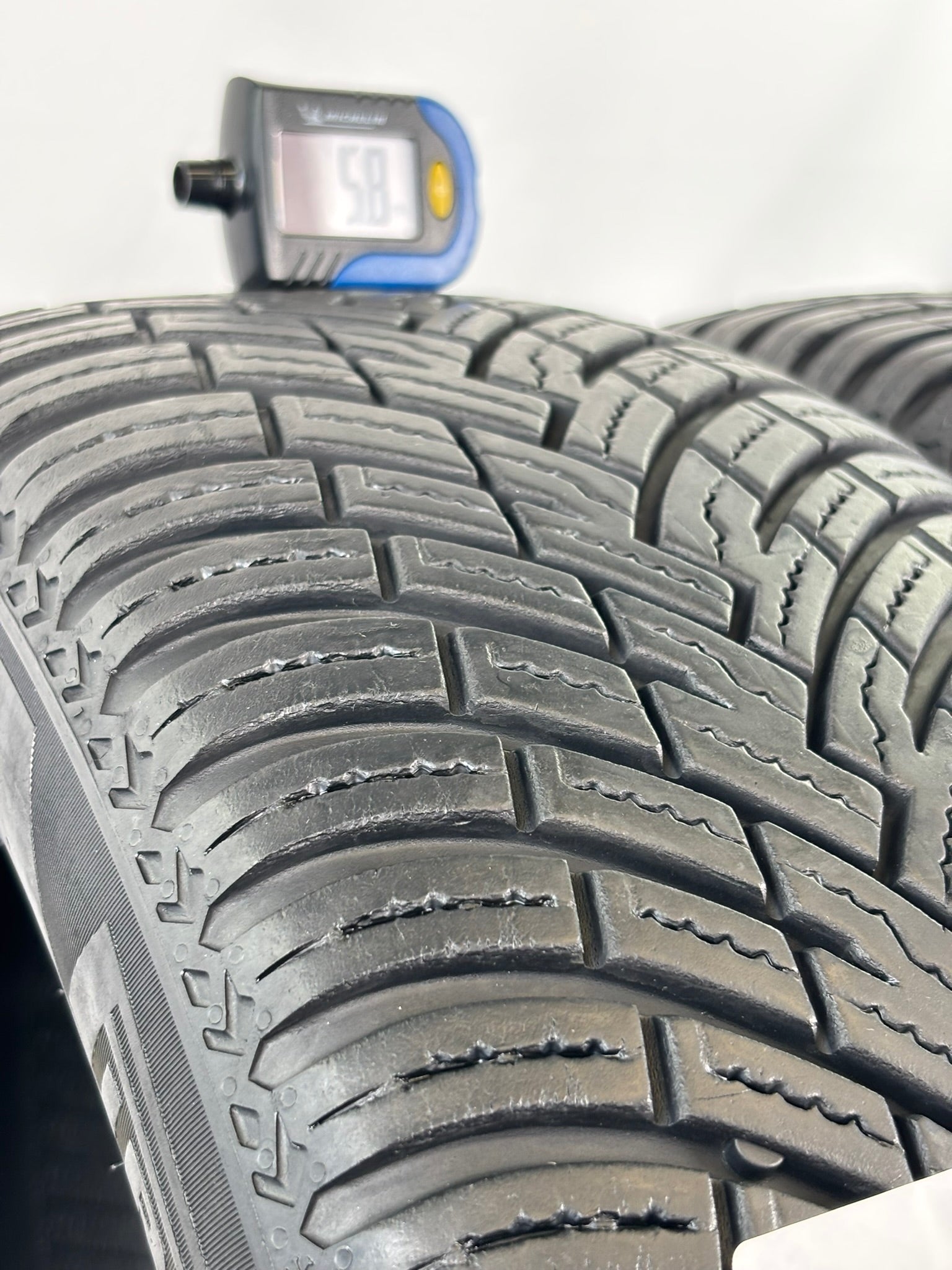 185 60 15 88V Pirelli All Season Cinturato M+S