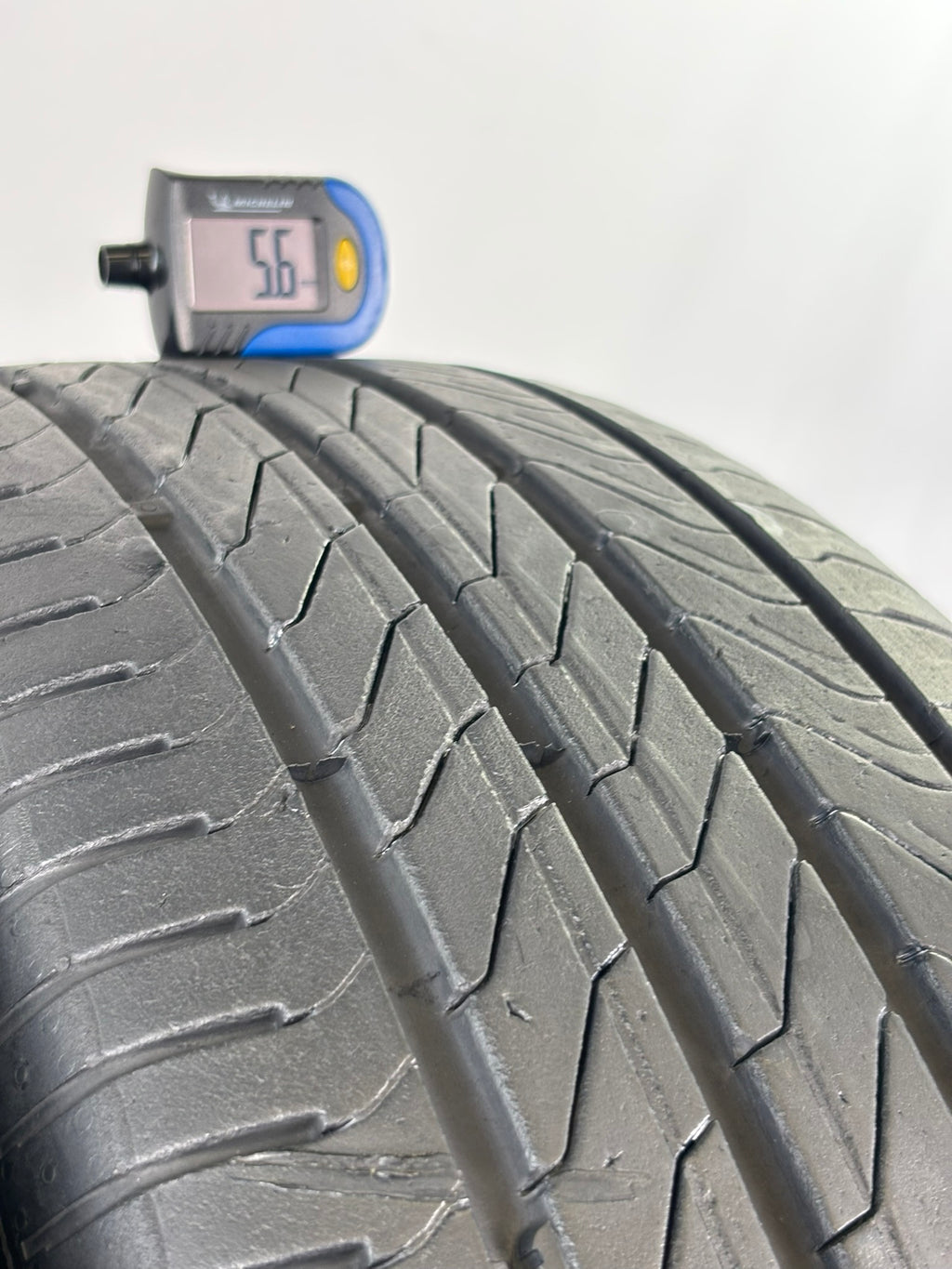 225 60 R18 100V Continental Ultra Contact