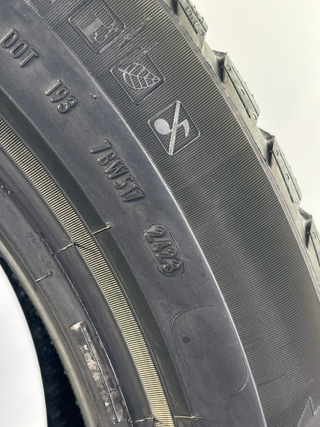 275 45 R20 110V Pirelli Scorpion Winter  M+S RFT