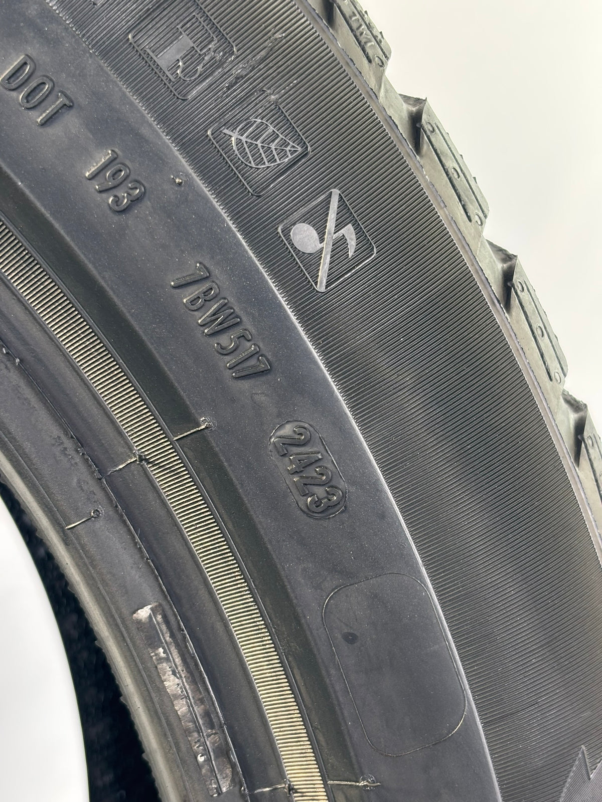 275 45 R20 110V Pirelli Scorpion Winter  M+S RFT