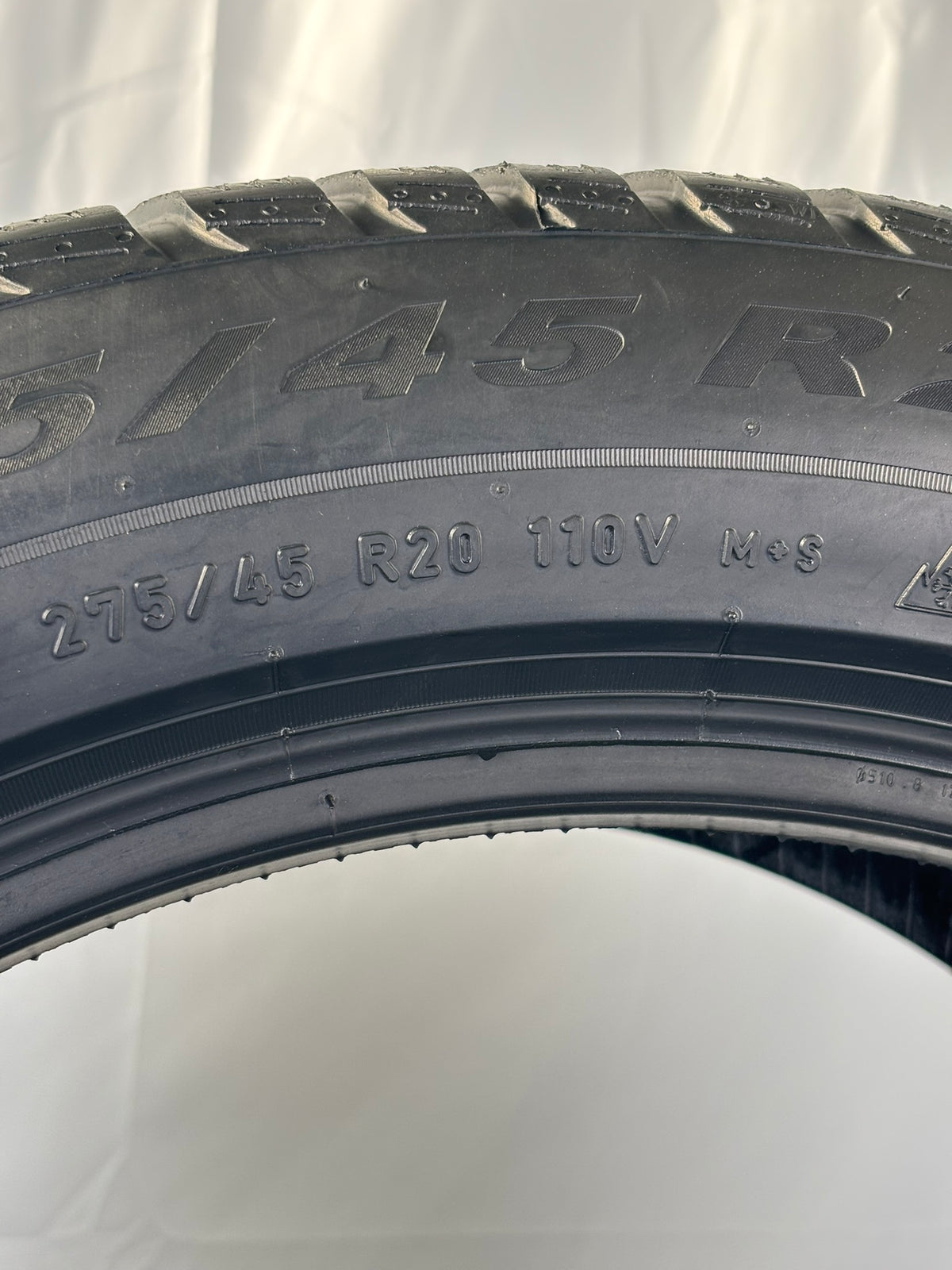 275 45 R20 110V Pirelli Scorpion Winter  M+S RFT