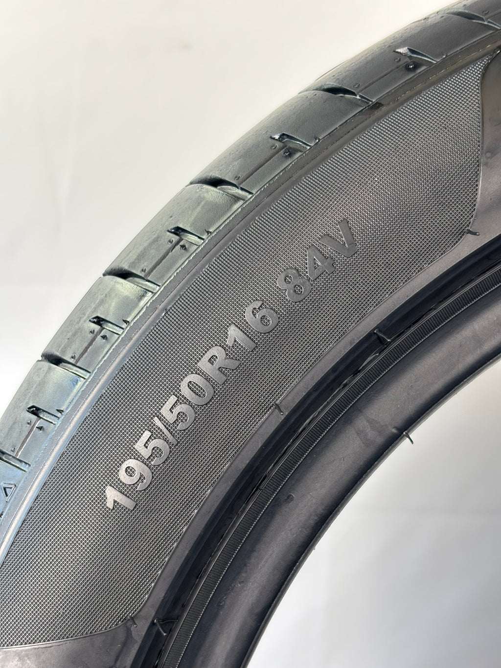 Pneumatici usati 195 50 r16 84v Gomme Estive 2 PZ Massimo-tire Batt 5,6mm Dot 26