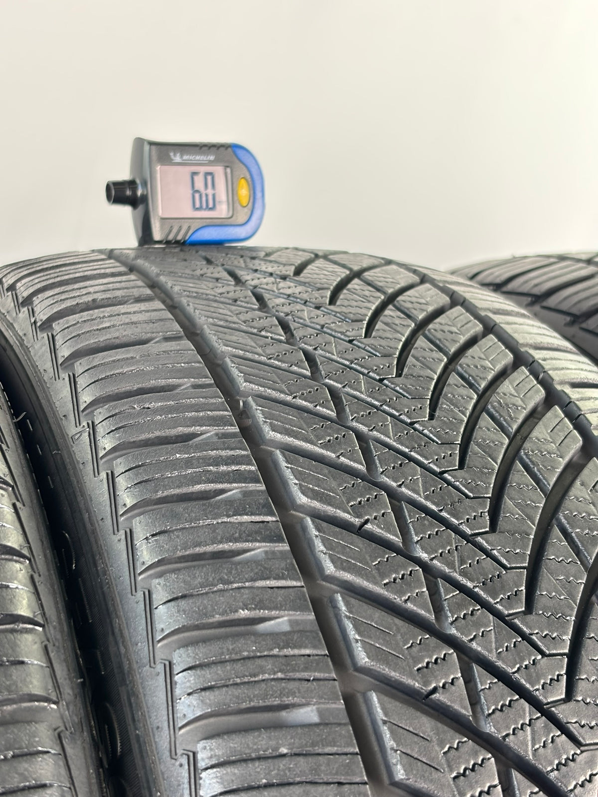 Pneumatici usati 225 45 r19 96y Gomme 4 Stagioni 4 PZ Tracmax Batt 6mm Dot 2020