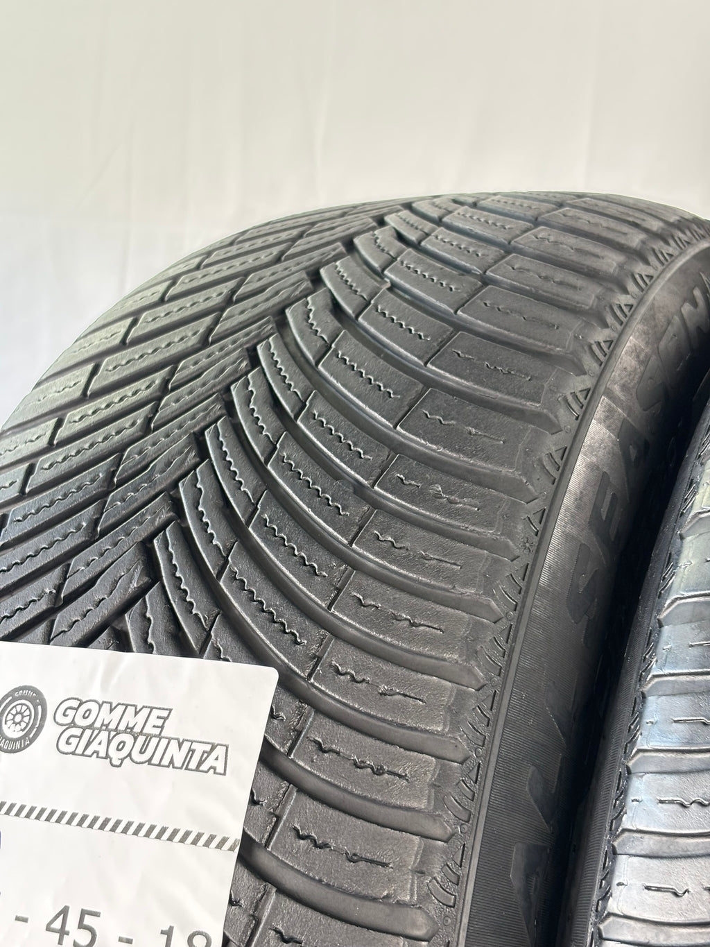 Pneumatici usati 245 45 r18 100y Gomme 4 Stagioni 2 PZ Pirelli Batt 4,7mm Dot 24