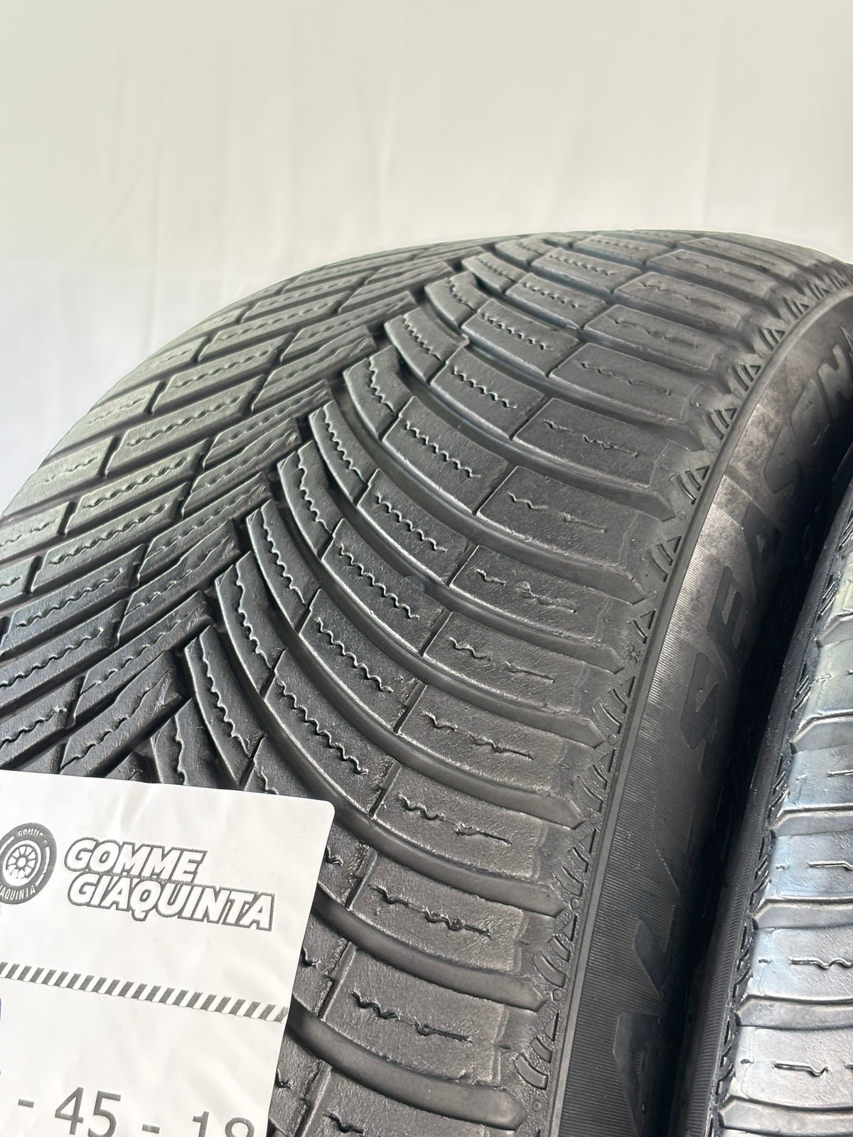 Pneumatici usati 245 45 r18 100y Gomme 4 Stagioni 2 PZ Pirelli Batt 4,7mm Dot 24