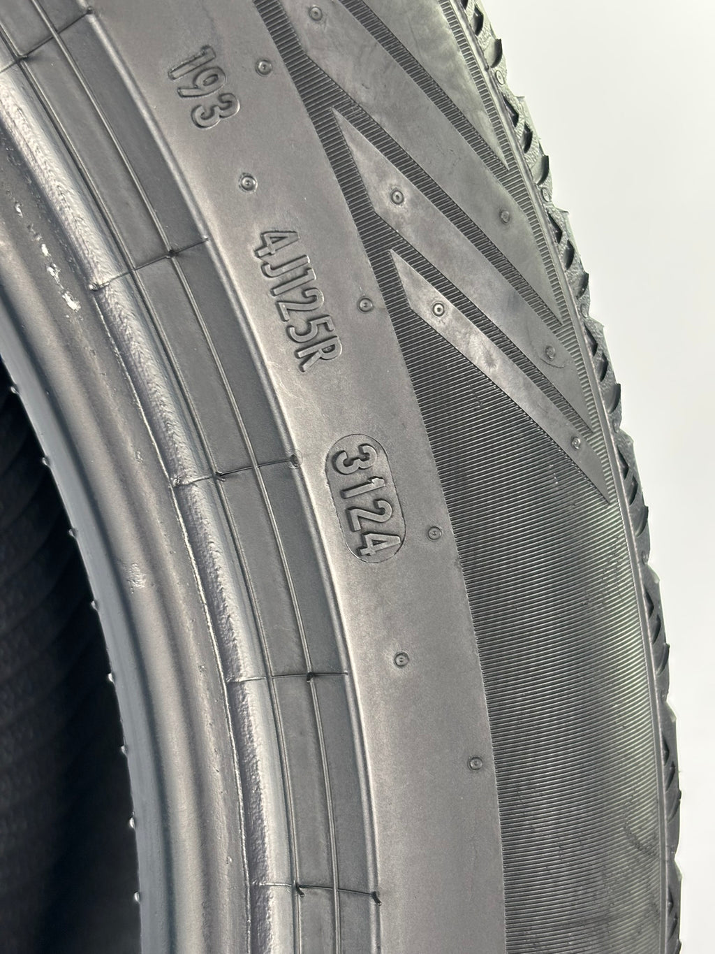 Pneumatici usati 245 45 r18 100y Gomme 4 Stagioni 2 PZ Pirelli Batt 4,7mm Dot 24