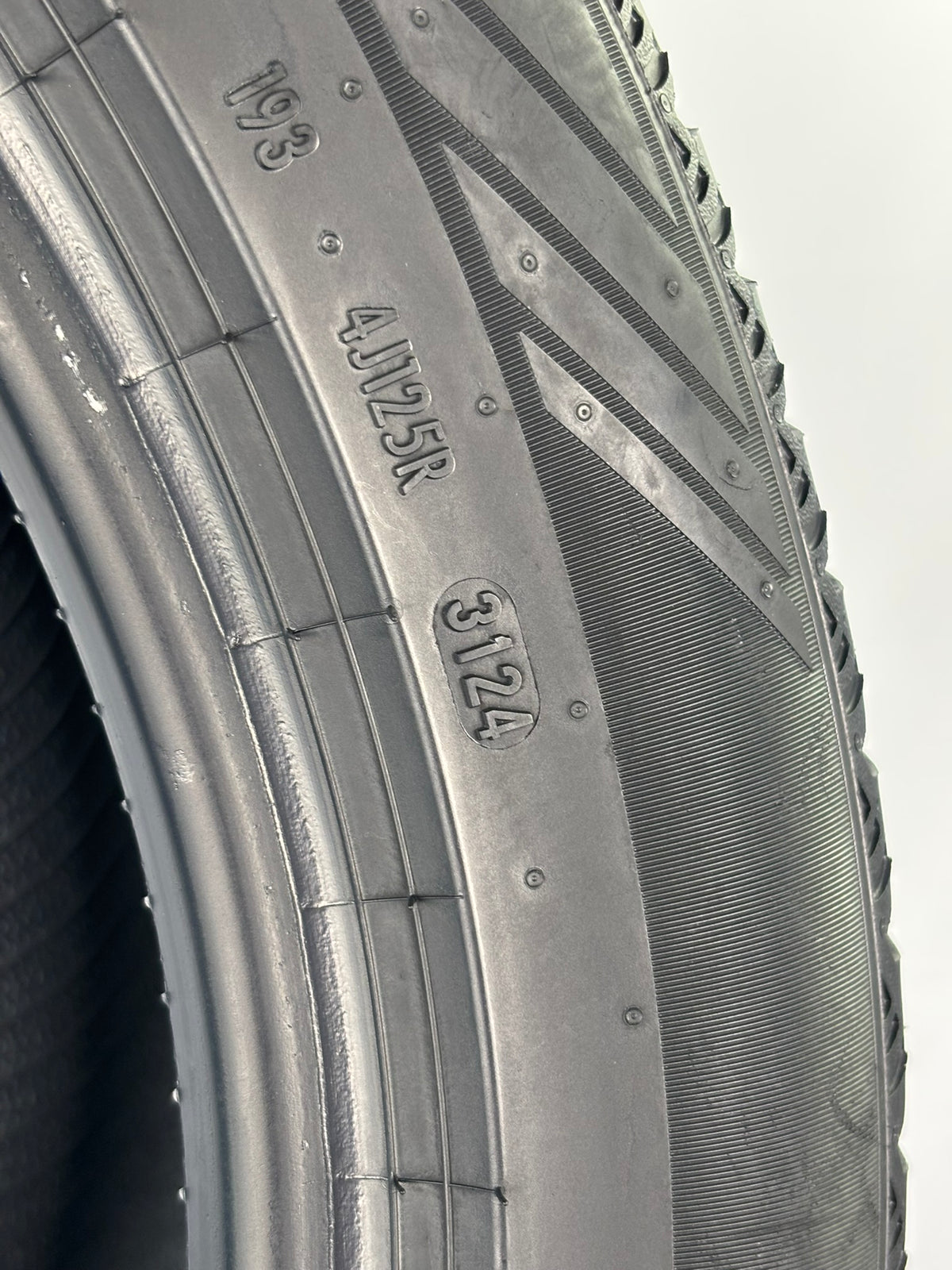 Pneumatici usati 245 45 r18 100y Gomme 4 Stagioni 2 PZ Pirelli Batt 4,7mm Dot 24