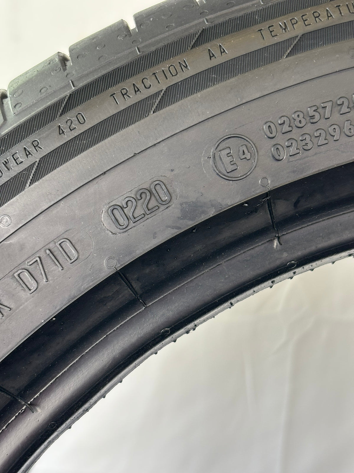 Pneumatici usati 215 50 r18 92w Gomme Estive 2 PZ Continental Batt 5,6mm Dot 20