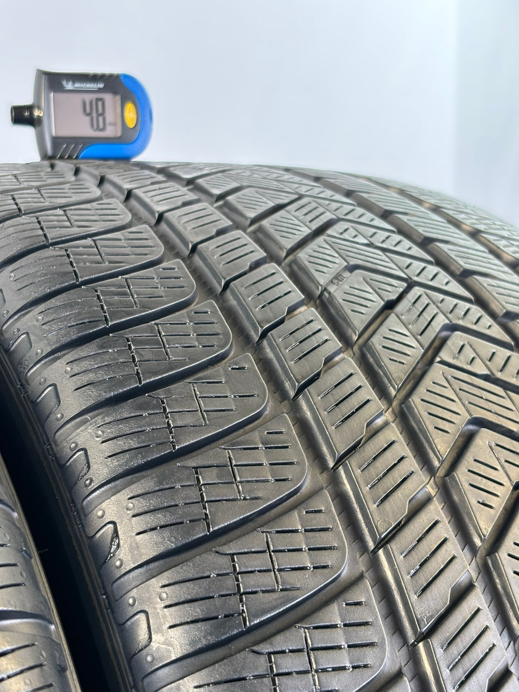 Pneumatici usati 305 40 r20 112v Gomme Invernali 2 PZ Pirelli Batt 4,8mm Dot 24