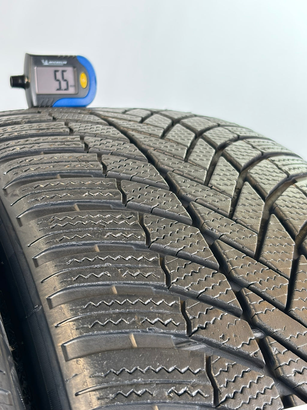 Pneumatici usati 245 40 r21 100v Gomme Invernali 2 PZ Bridgestone Batt 5,5mm Dot23