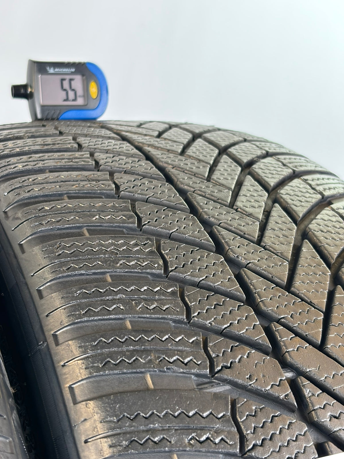 Pneumatici usati 245 40 r21 100v Gomme Invernali 2 PZ Bridgestone Batt 5,5mm Dot23