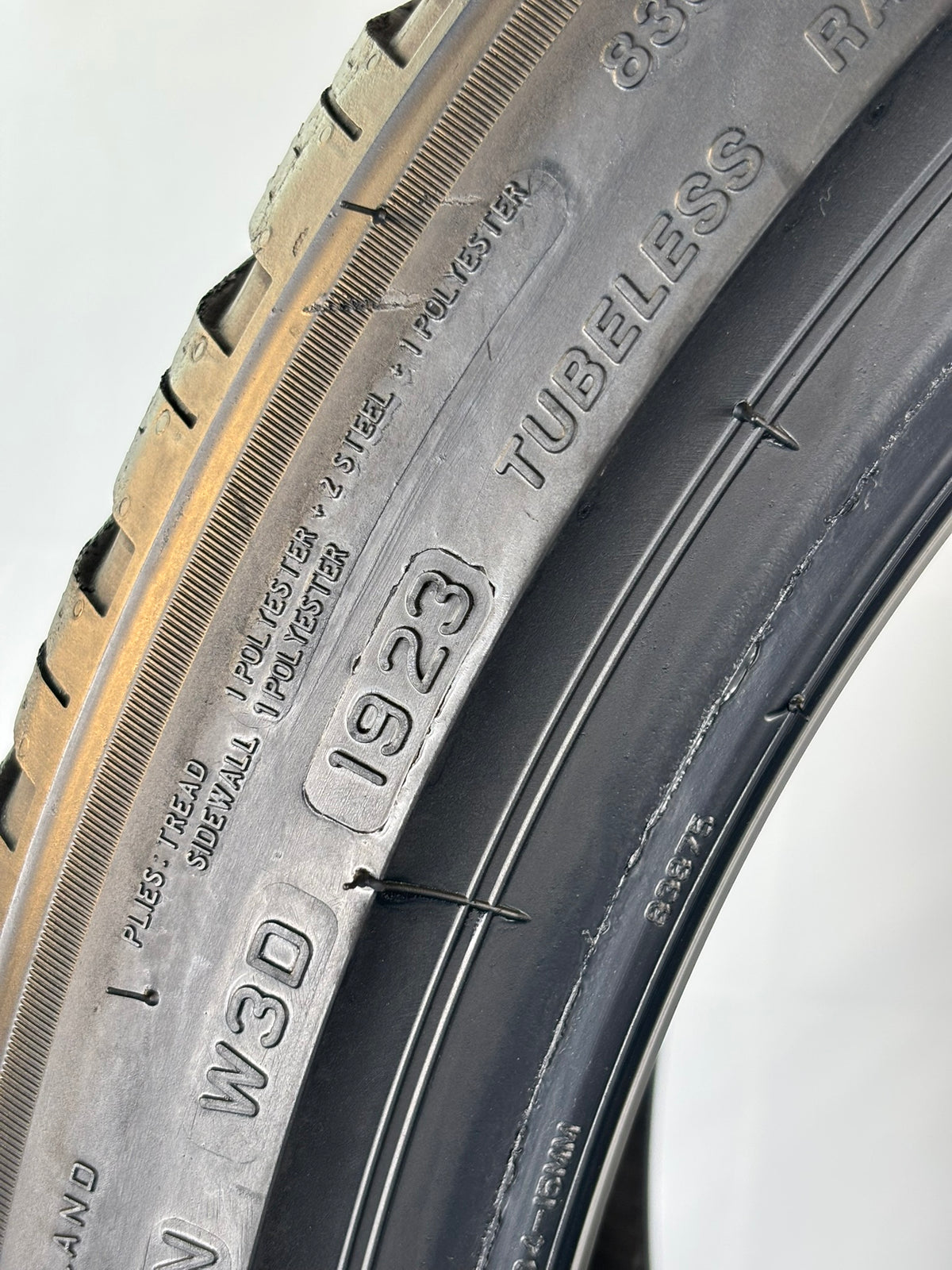 Pneumatici usati 245 40 r21 100v Gomme Invernali 2 PZ Bridgestone Batt 5,5mm Dot23