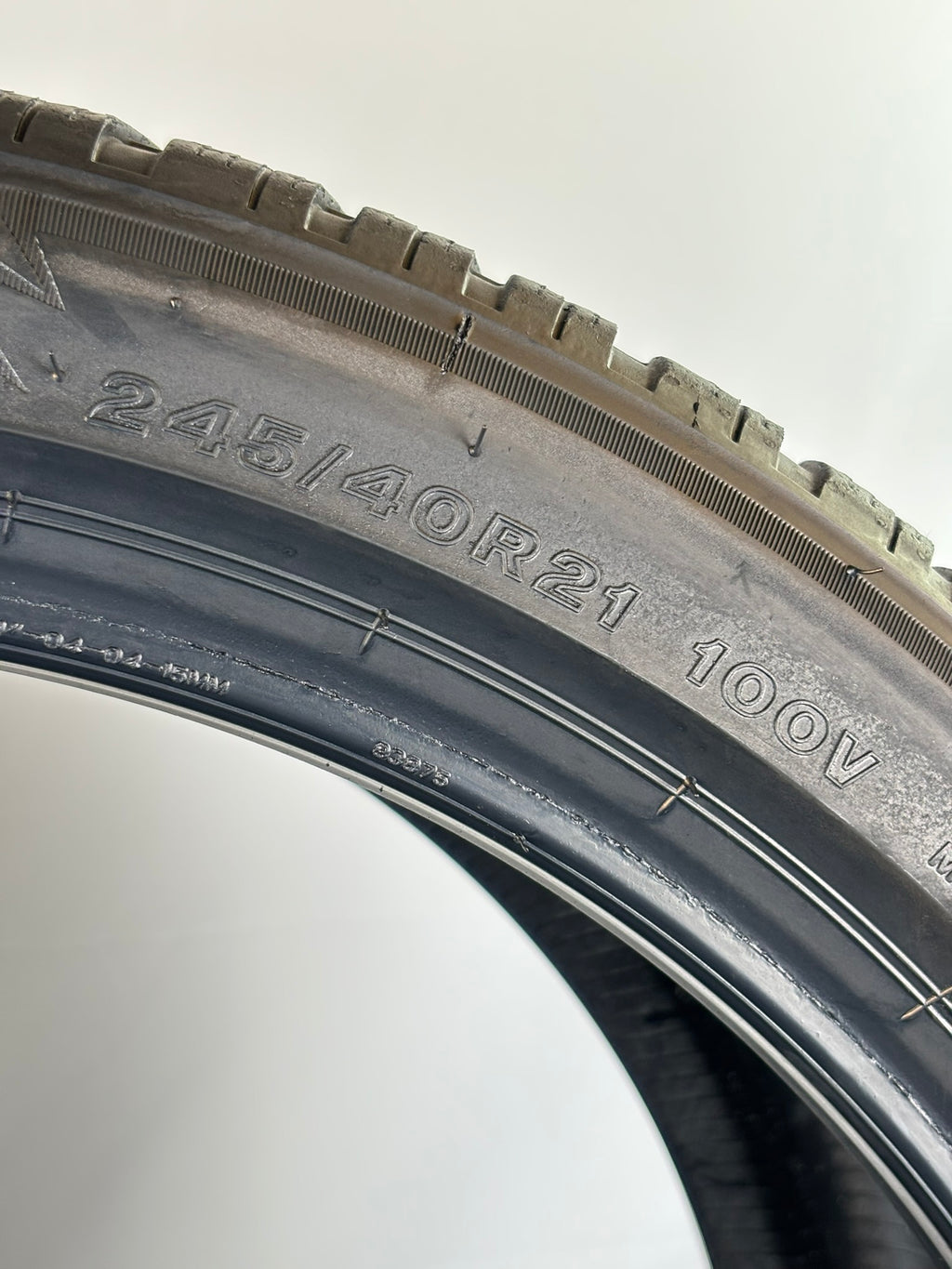 Pneumatici usati 245 40 r21 100v Gomme Invernali 2 PZ Bridgestone Batt 5,5mm Dot23