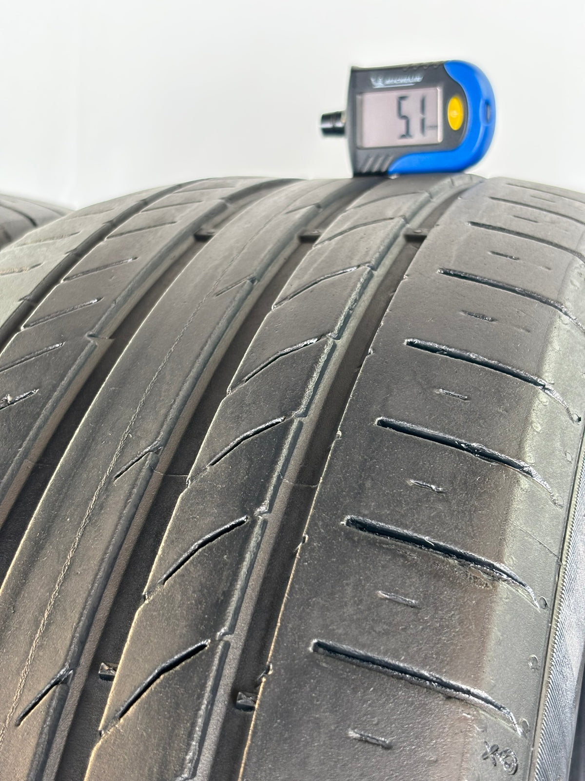 Pneumatici usati 235 50 r18 97v Gomme Estive 2 PZ Continental Batt 4,7mm Dot 22