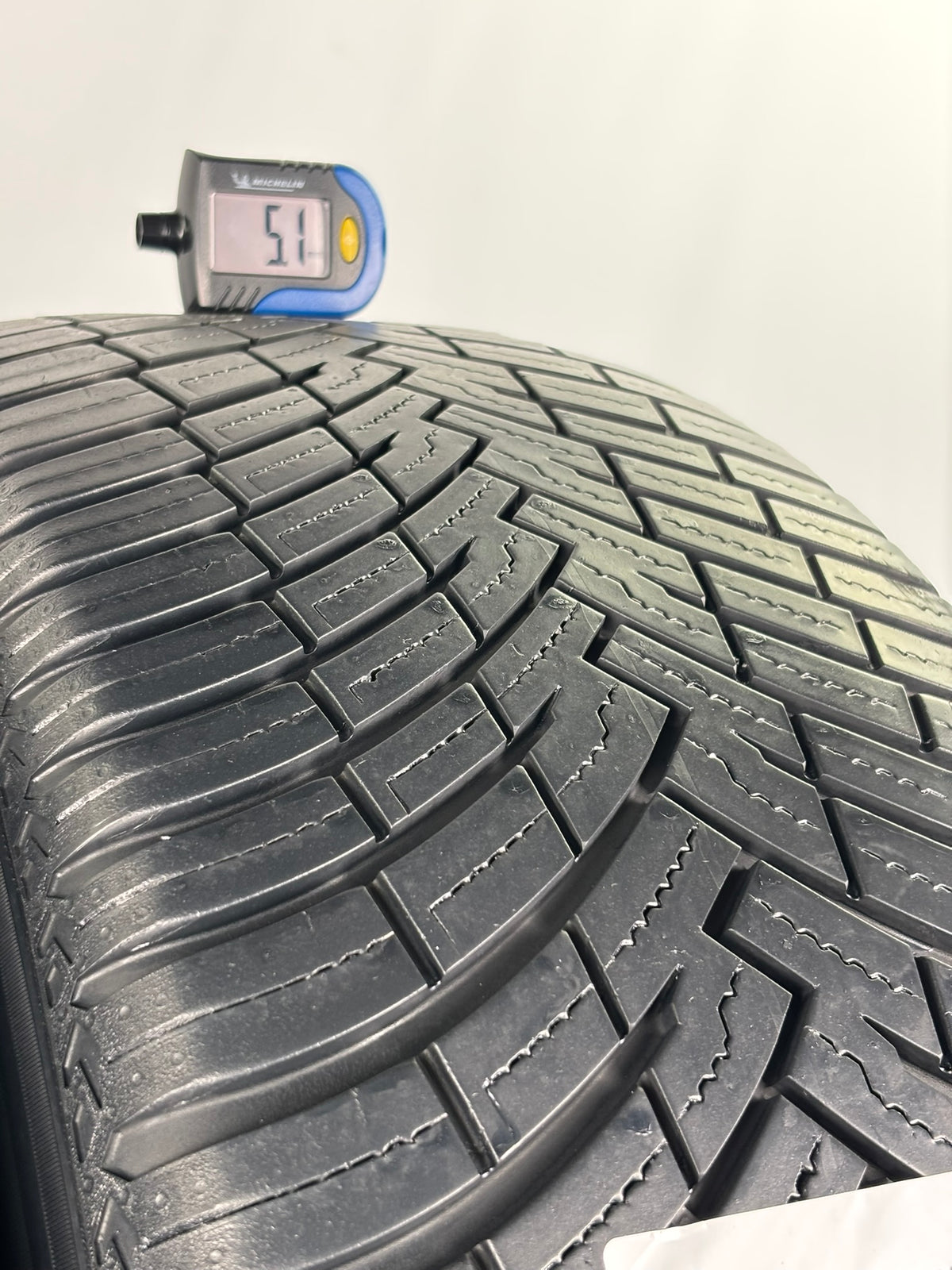 Pneumatici usati 235 60 r18 107w Gomme 4 Stagioni 2 PZ Pirelli Batt 5,1mm Dot 23