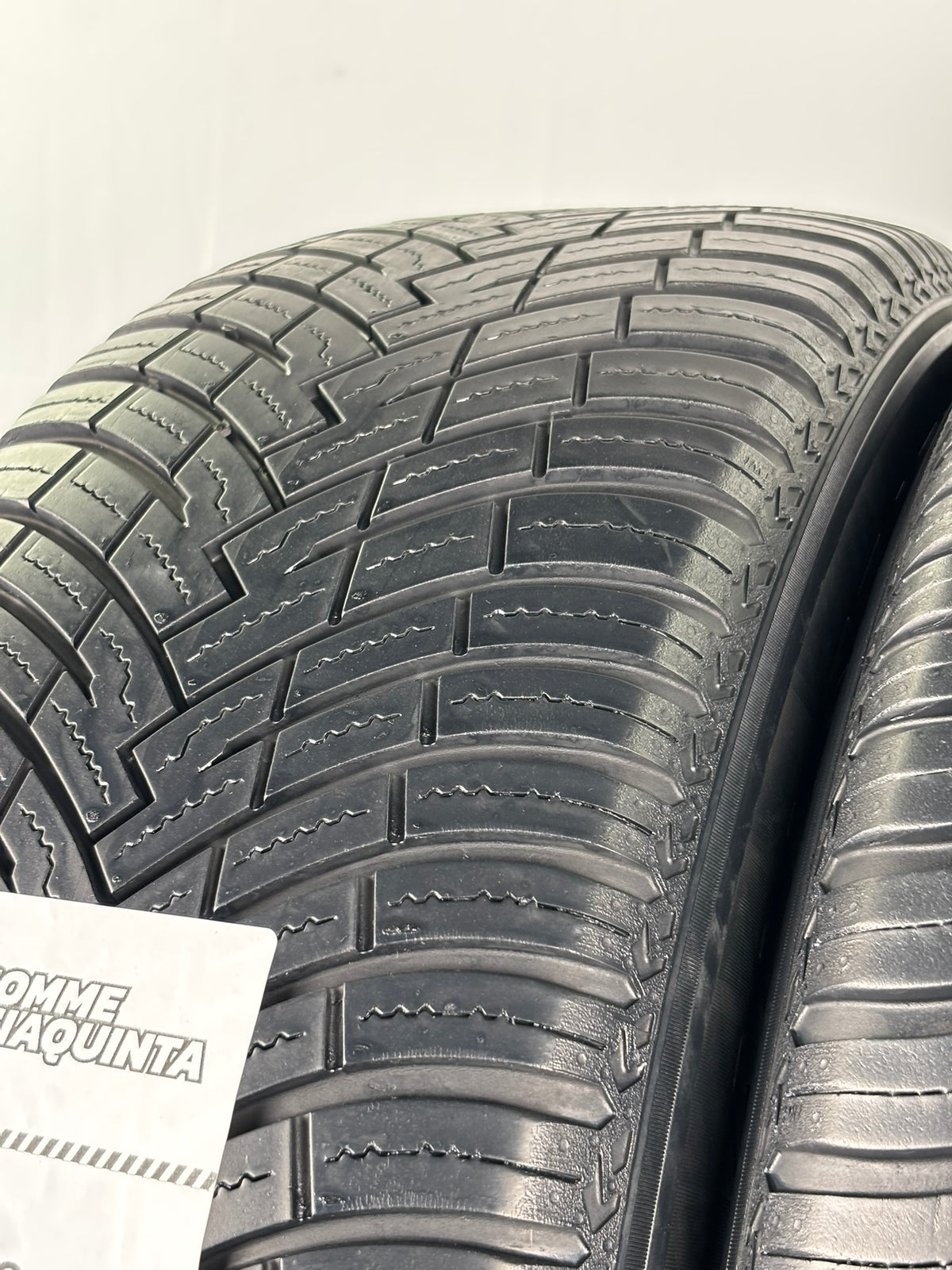 Pneumatici usati 235 60 r18 107w Gomme 4 Stagioni 2 PZ Pirelli Batt 5,1mm Dot 23